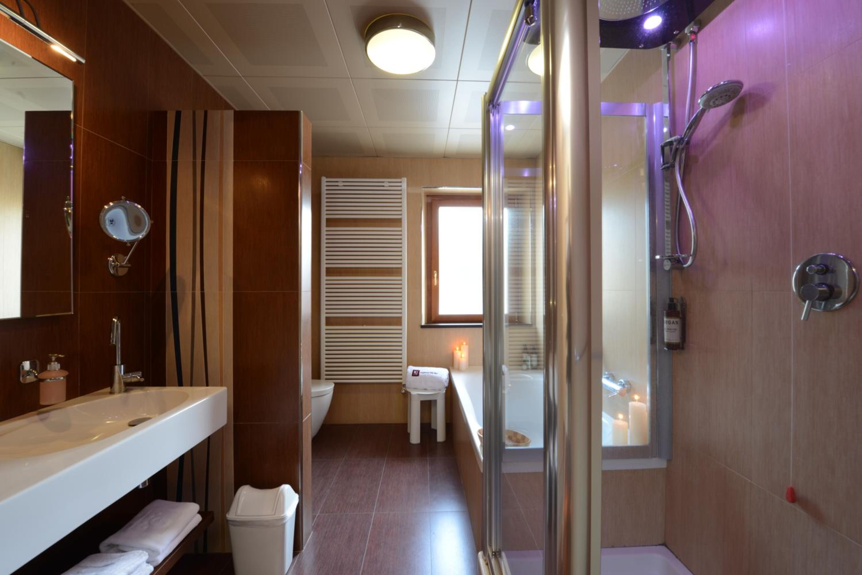 Deluxe Room - Photo 2