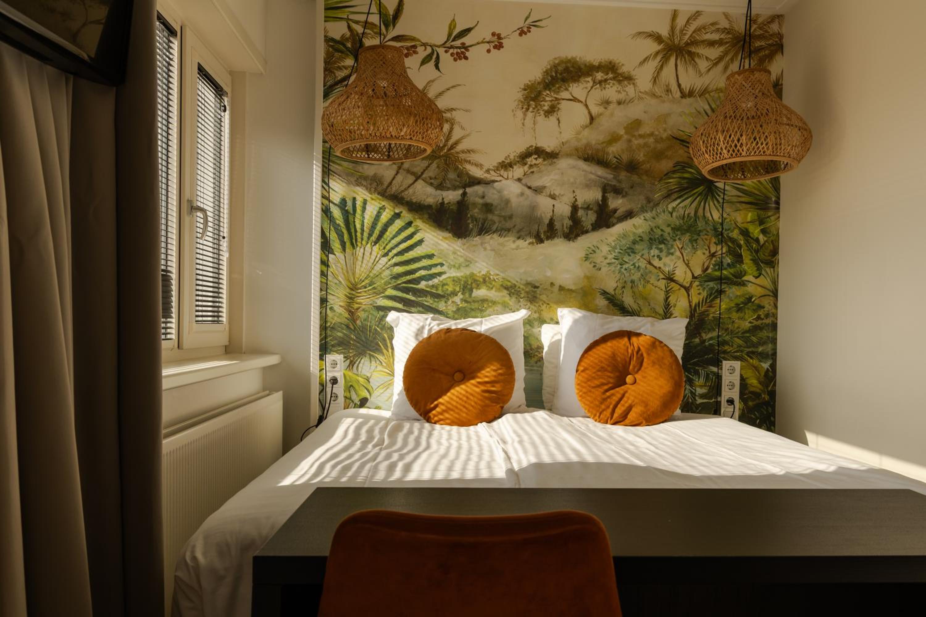 Queen Room with Balcony - no pets allowed