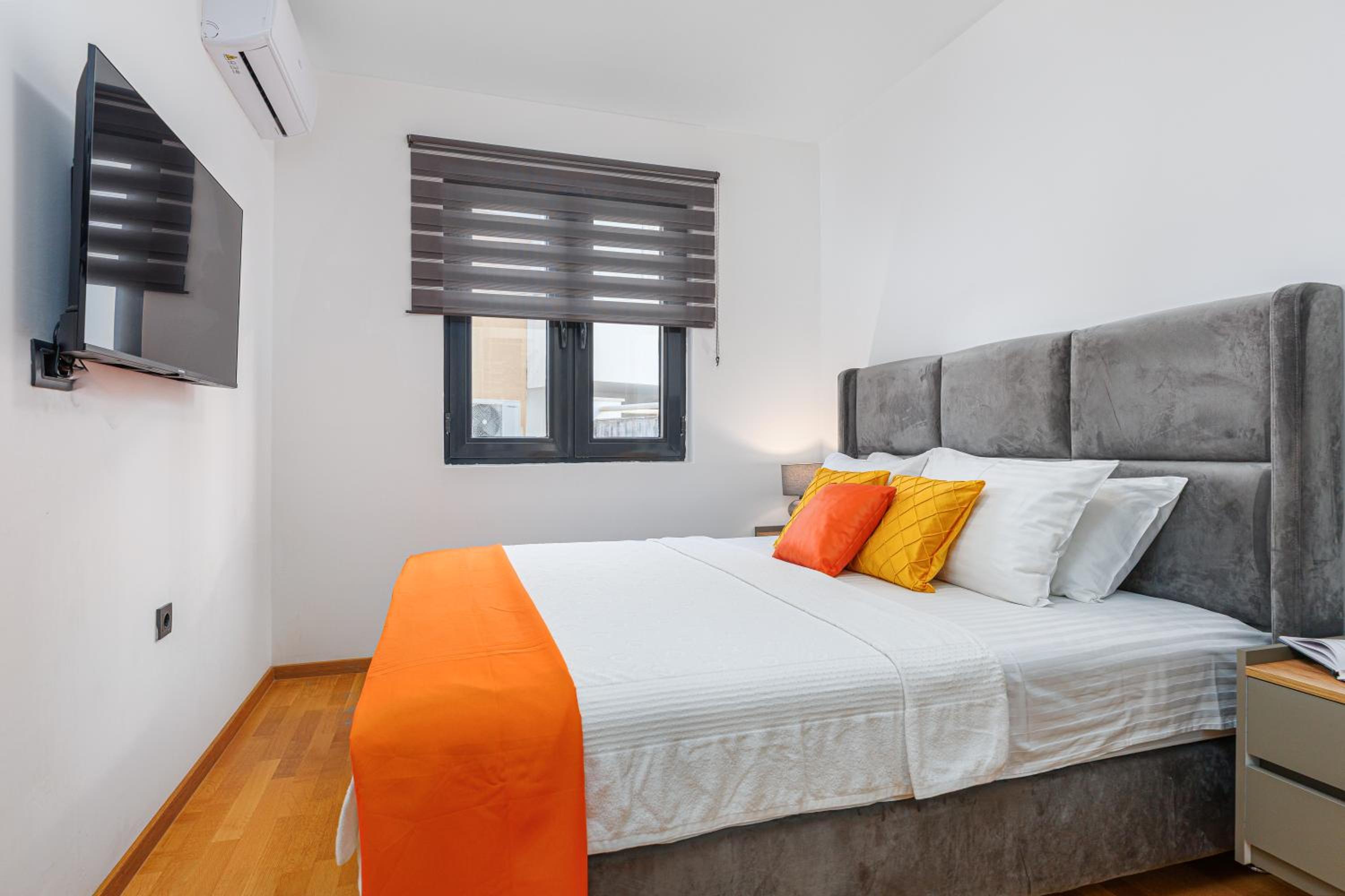 Two-Bedroom Apartment with Terrace and Sea View photo 3