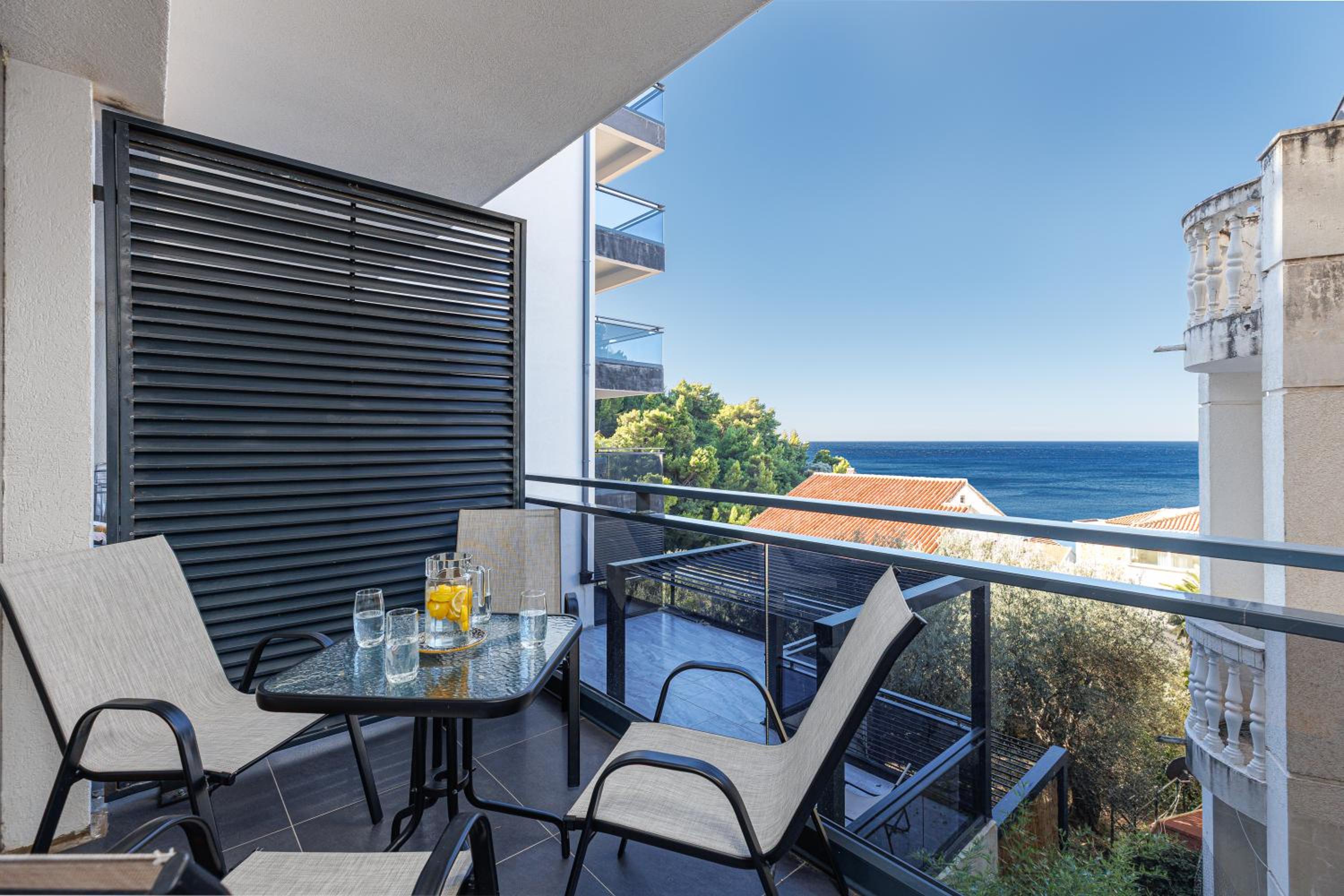 Two-Bedroom Apartment with Terrace and Sea View photo 1