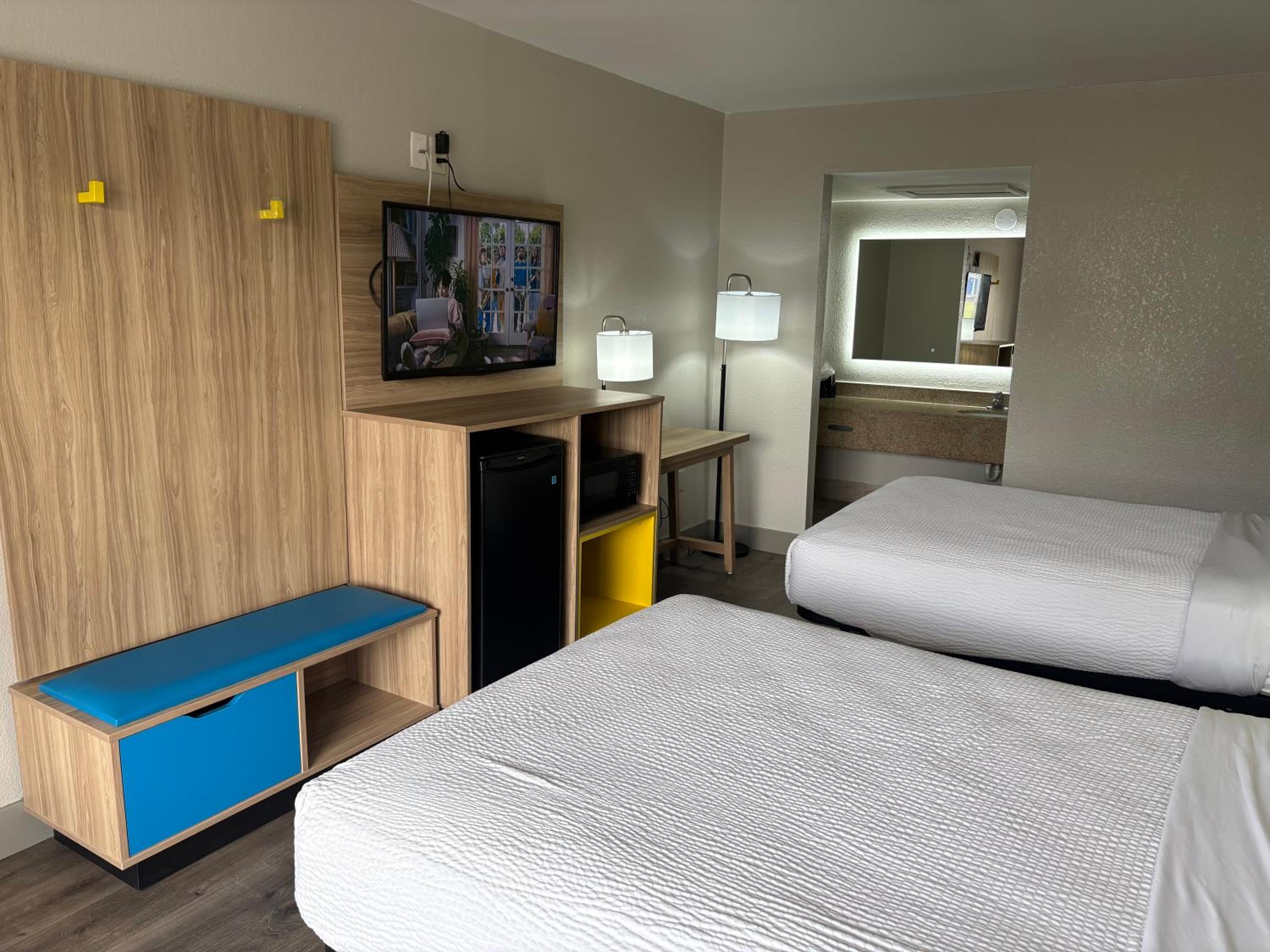 Double Room with Two Double Beds - Smoking - Photo 12