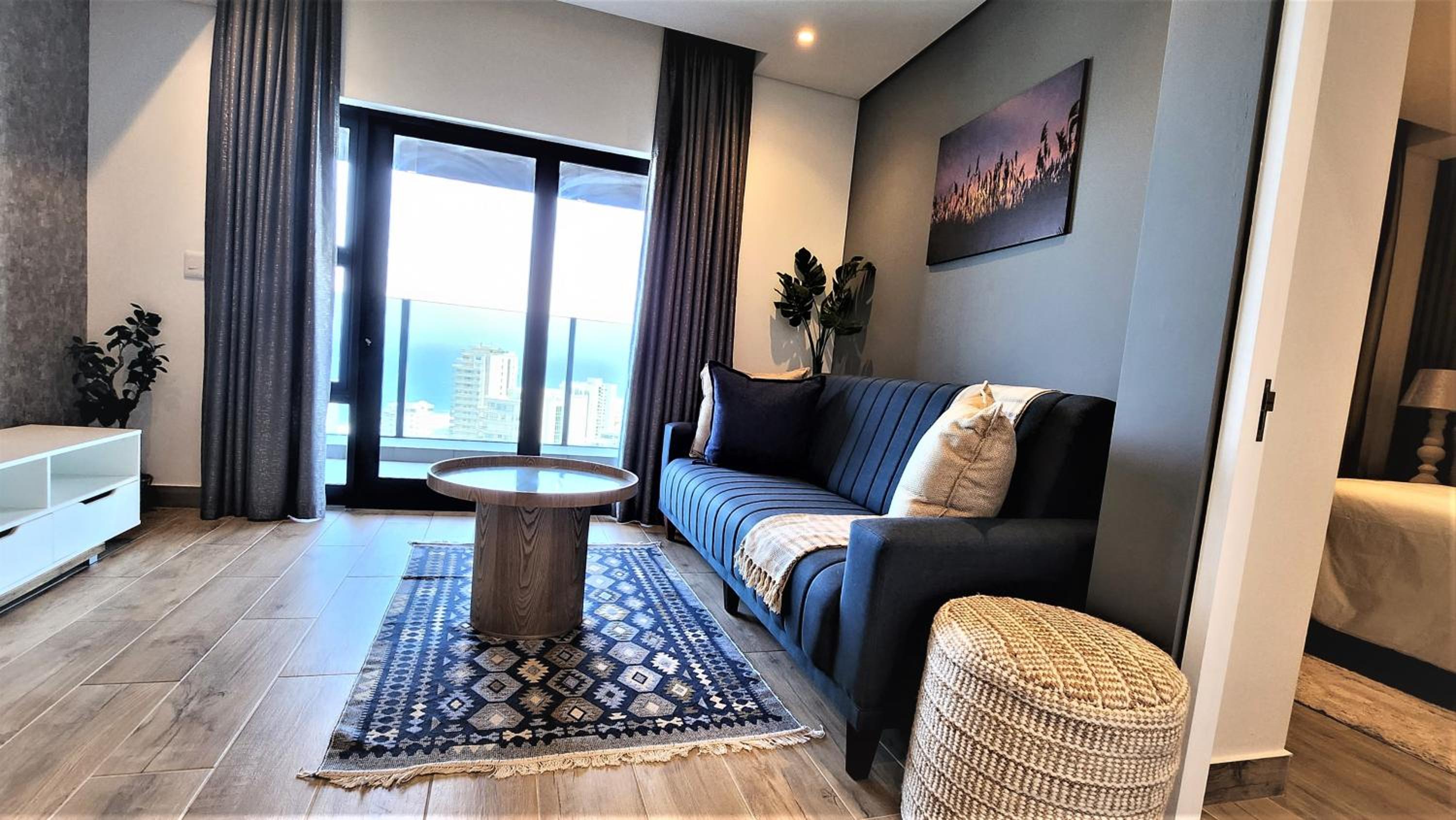 One-Bedroom Apartment with Balcony and Sea View photo 3