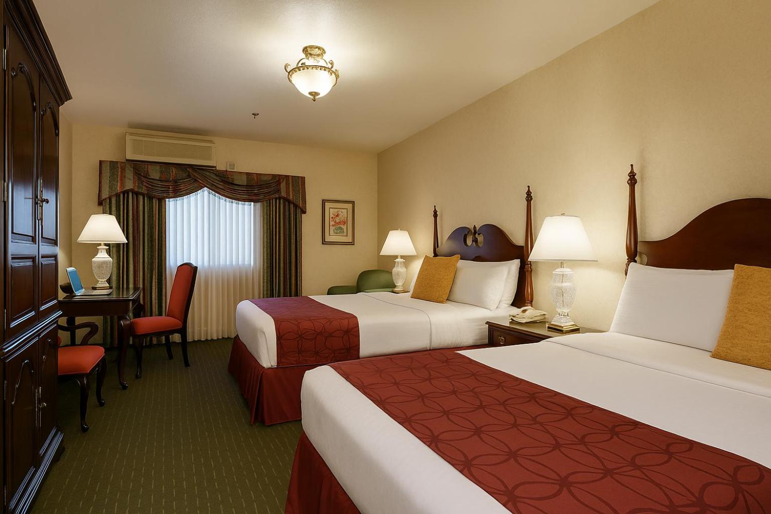 Queen Room with Two Queen Beds - Disability Access photo 3