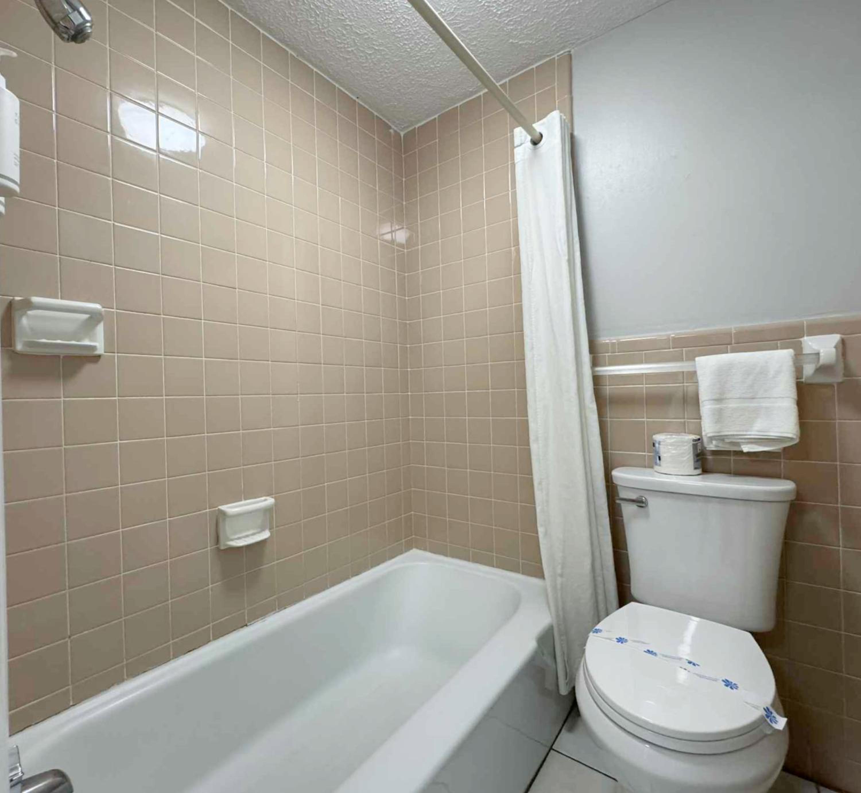 Standard Queen Room - Photo 2