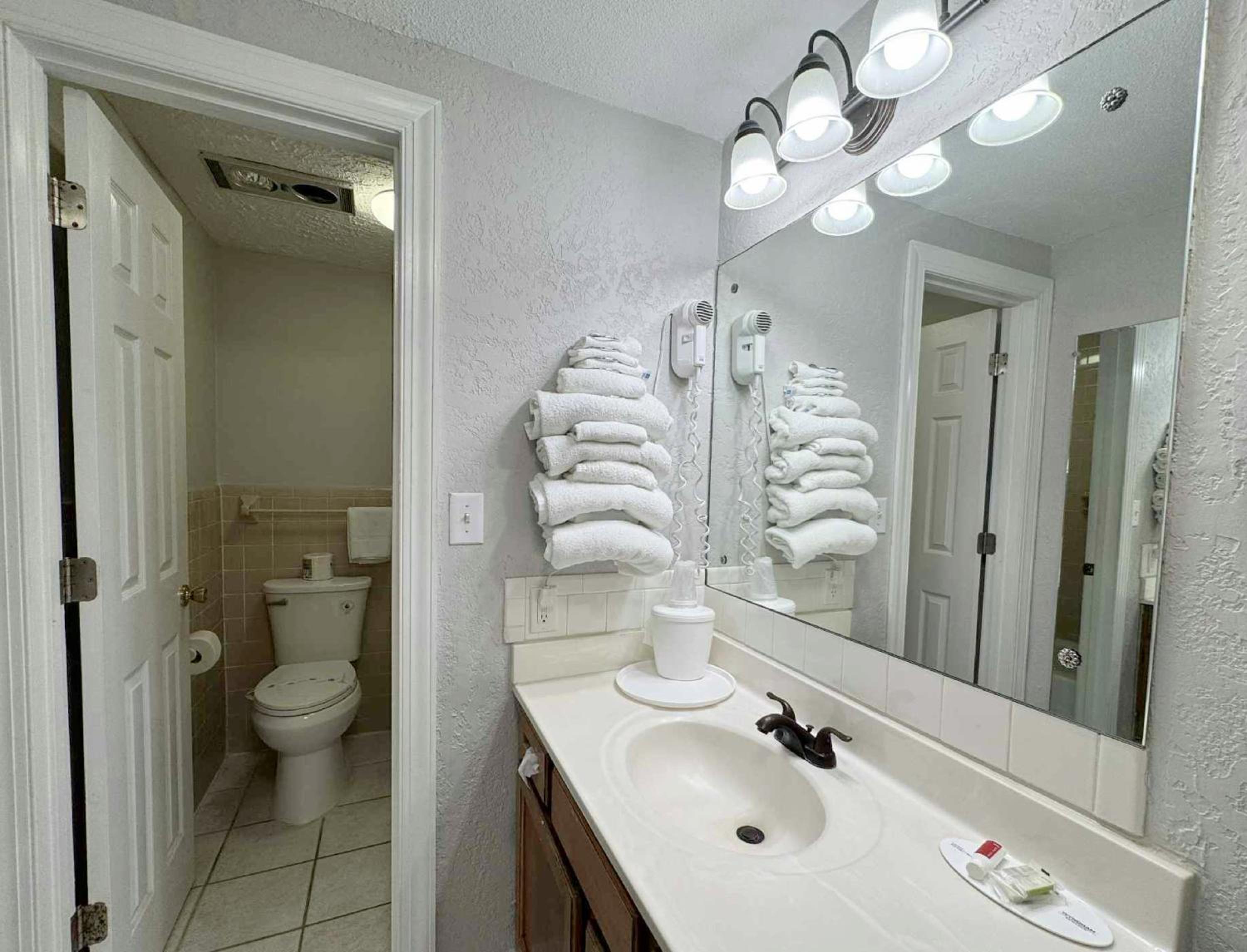 Standard Queen Room - Photo 4