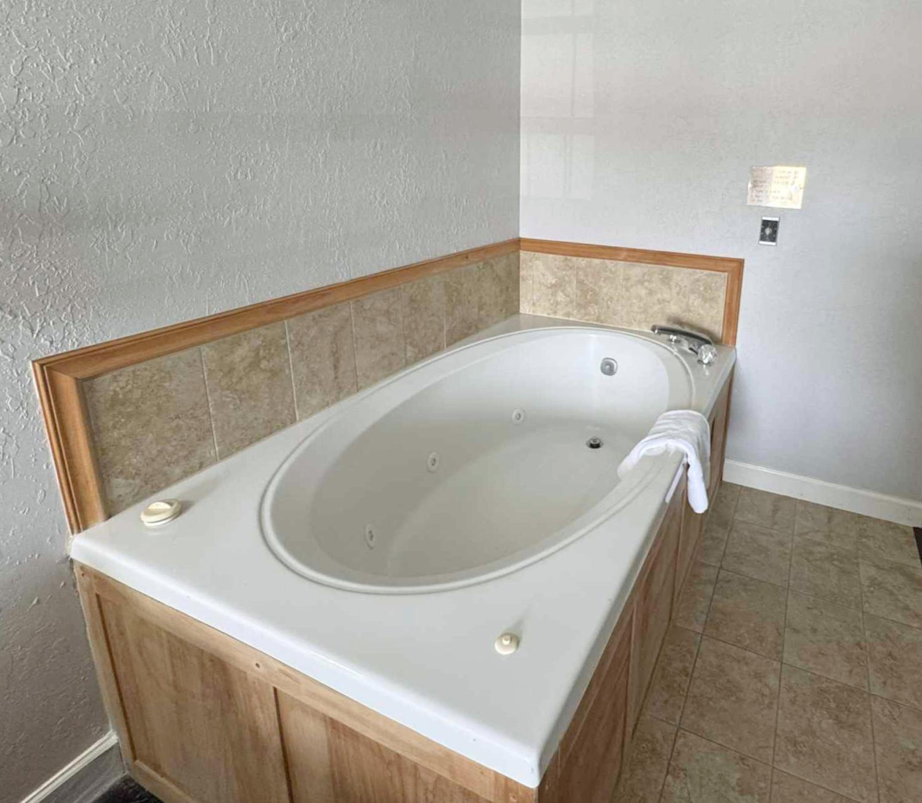 King Suite with Spa Bath photo 3