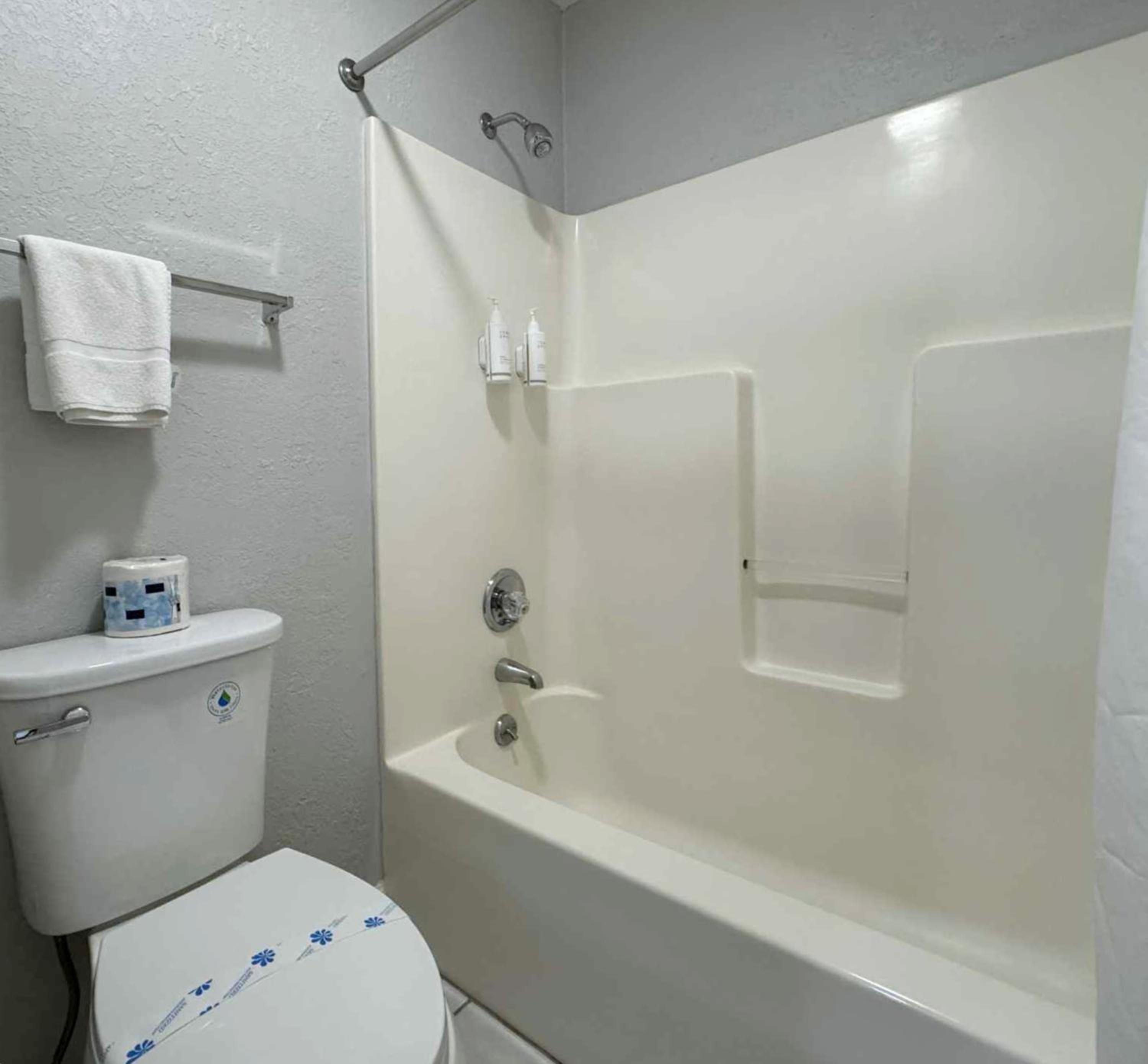Deluxe Queen Room - Photo 3