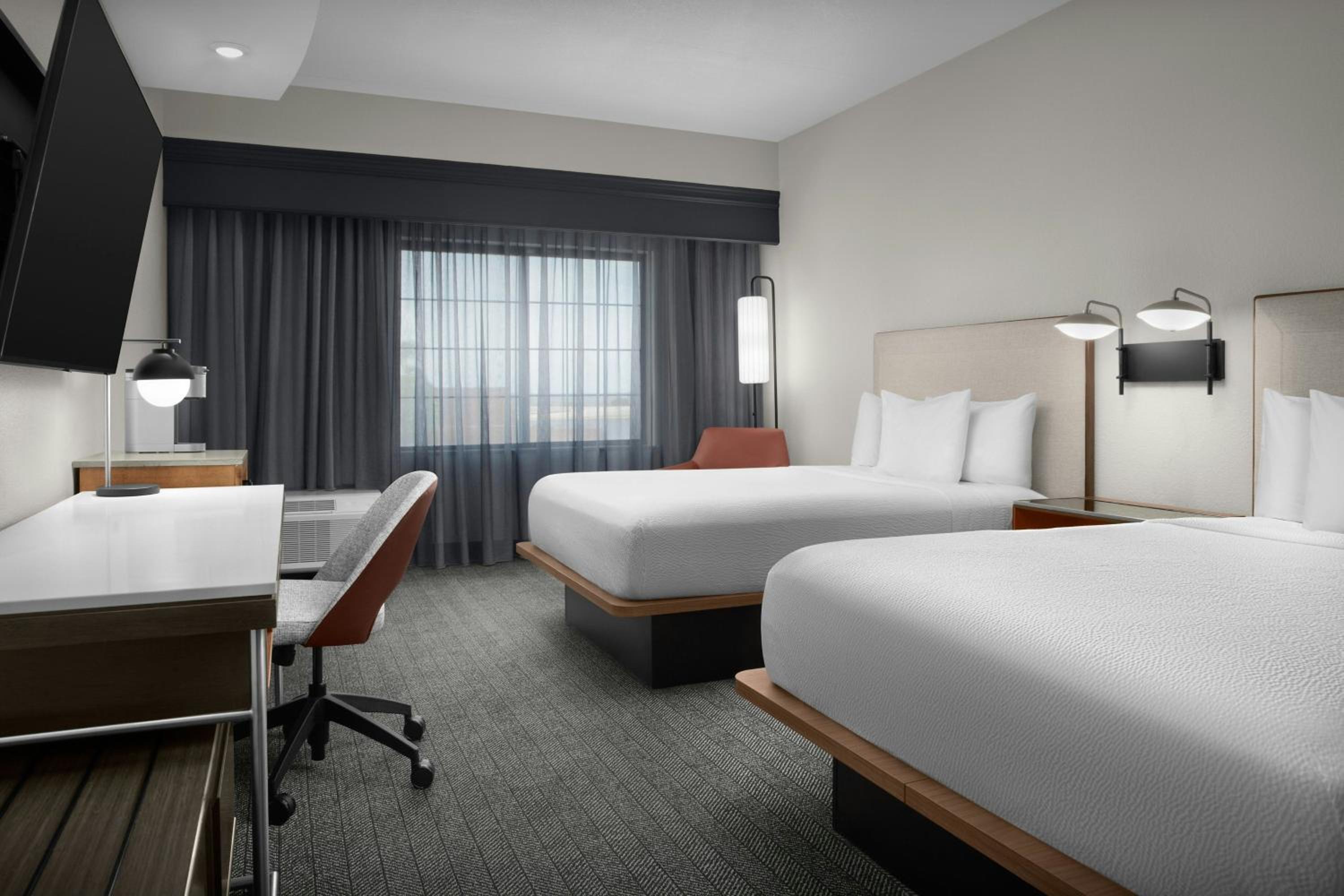 Queen Room with Two Queen Beds and Roll-in Shower - Mobility Accessible - Photo 3