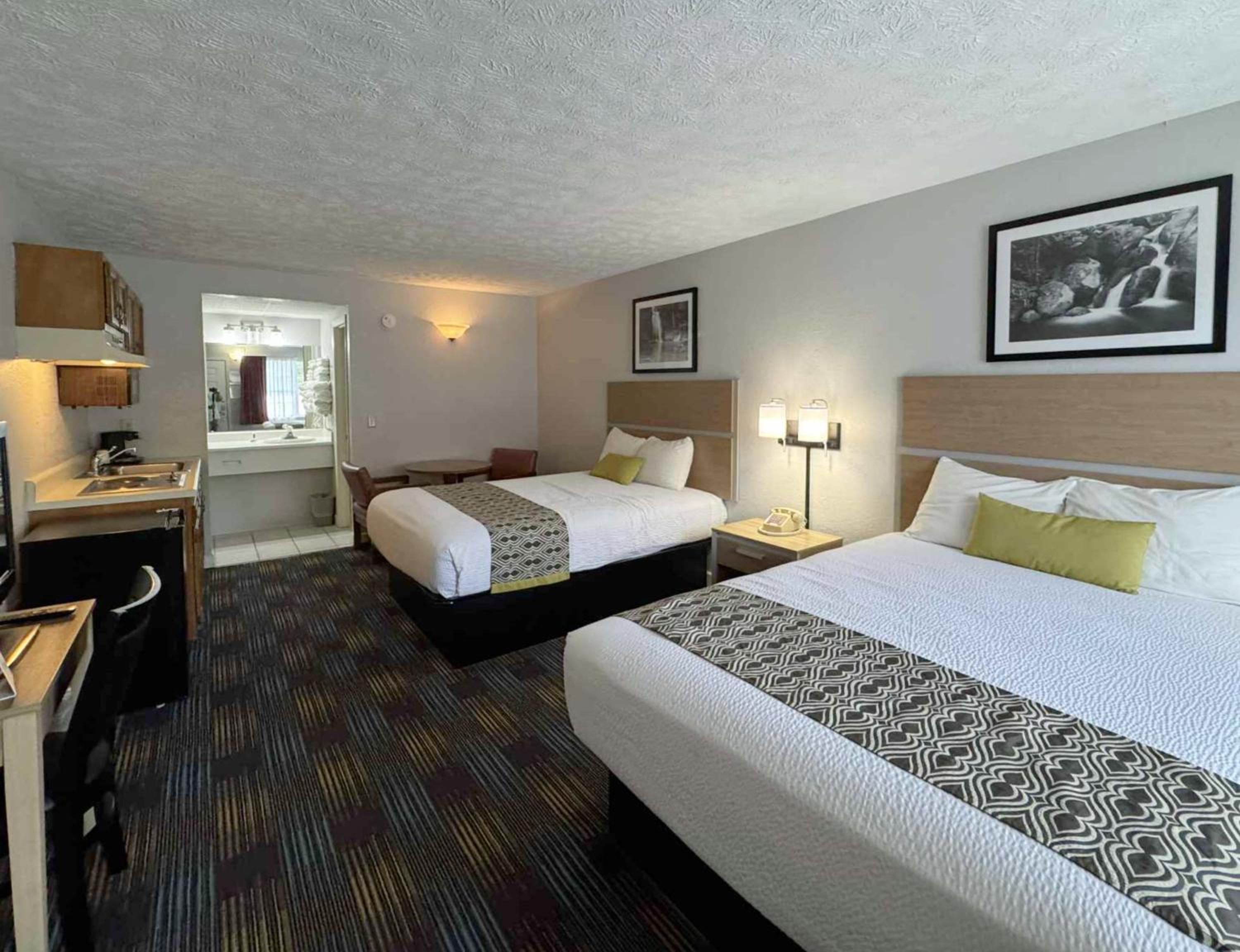 Deluxe Queen Room
