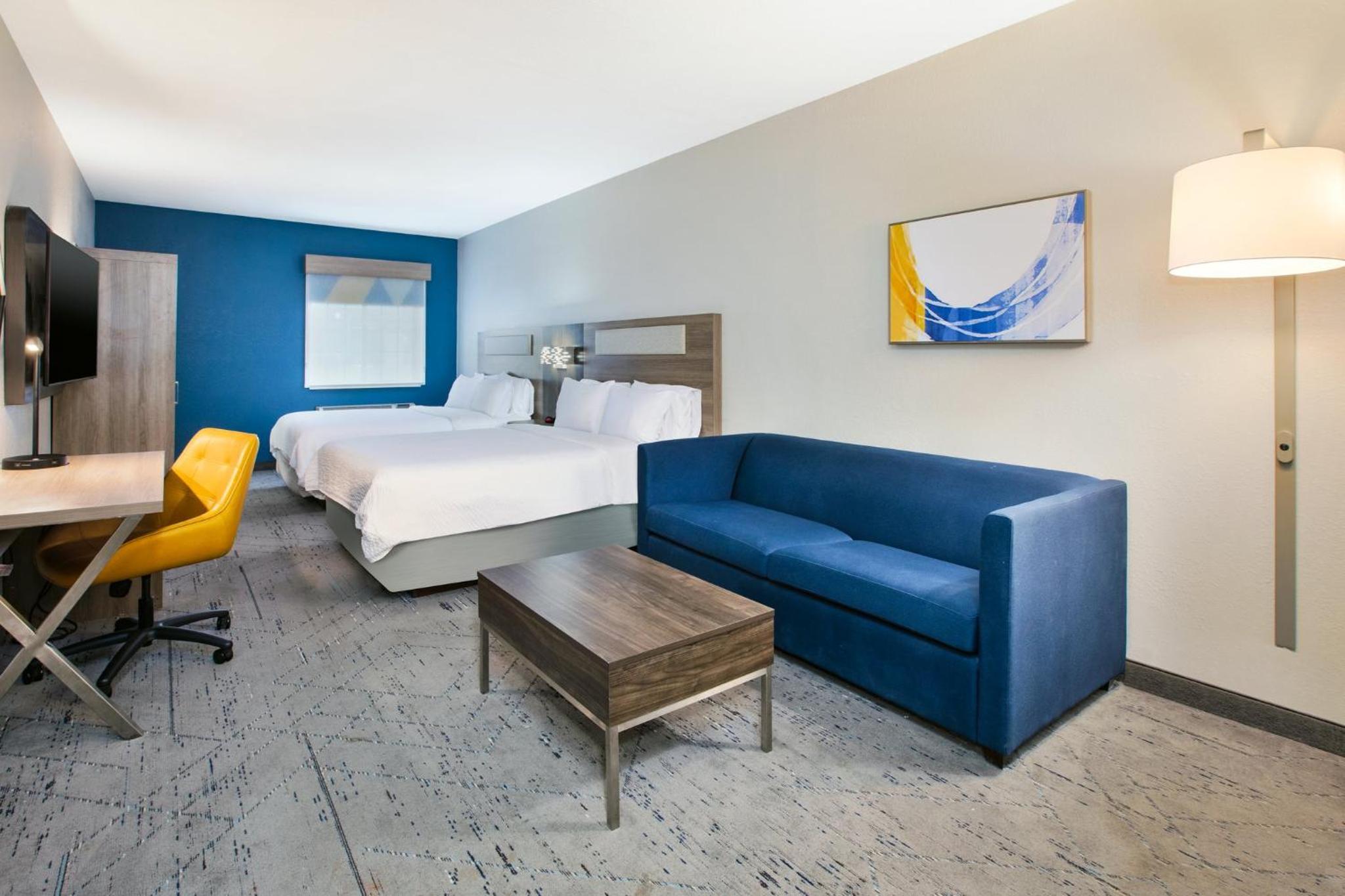Queen Room with Two Queen Beds and Sofa Bed - Photo 1