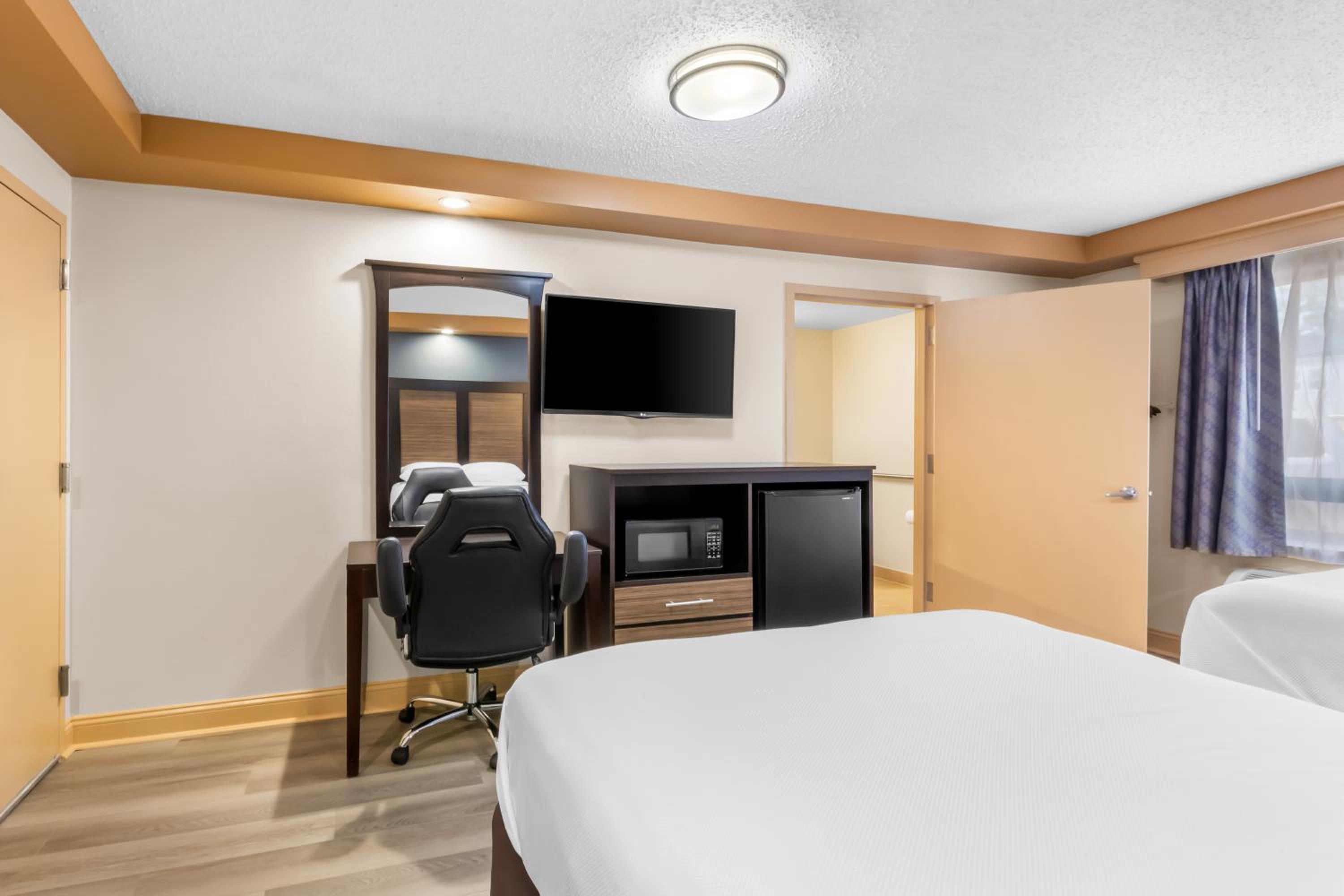 Double Room with Two Double Beds - Accessible/Non-Smoking