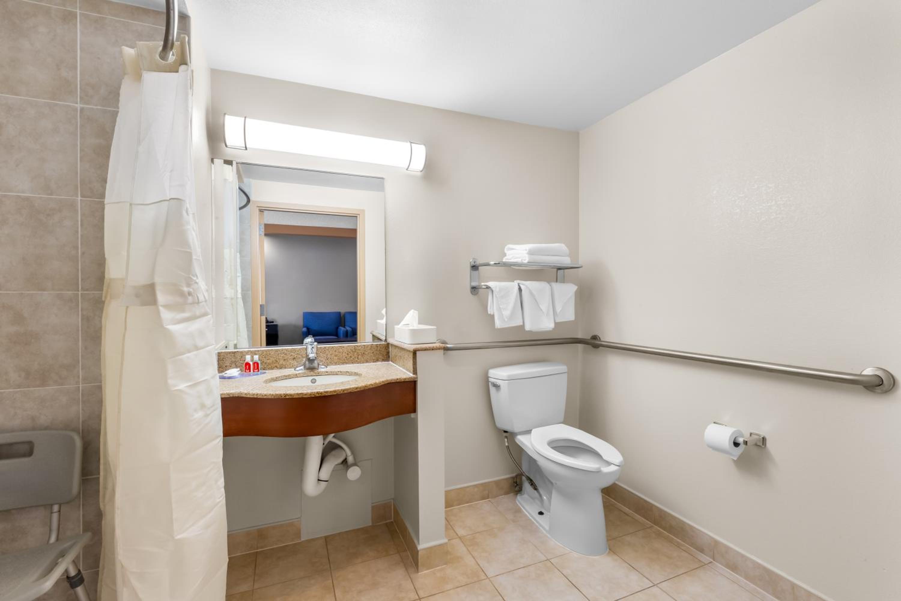 King Room - Accessible/Non-Smoking - Photo 4