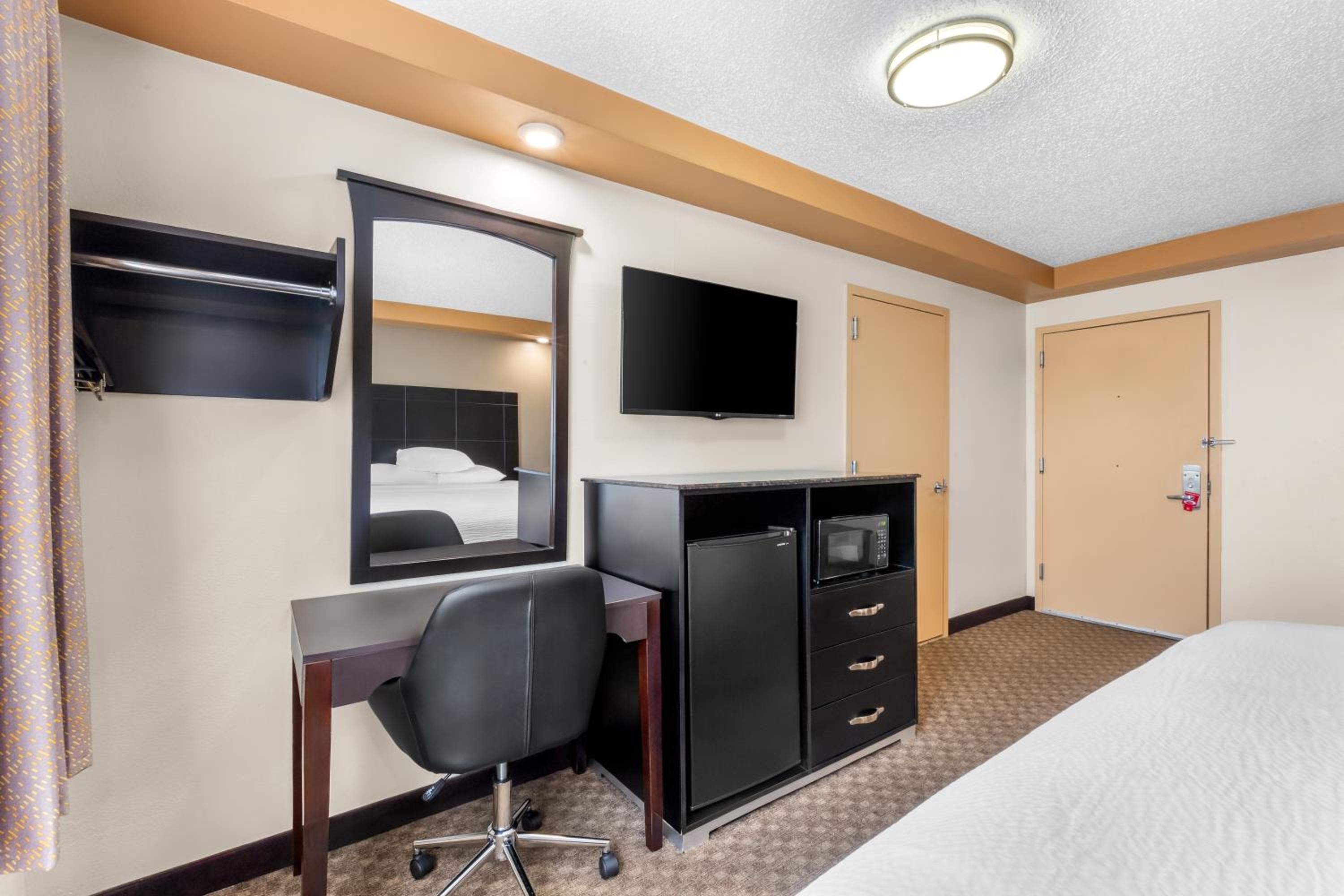 King Room - Accessible/Non-Smoking - Photo 2