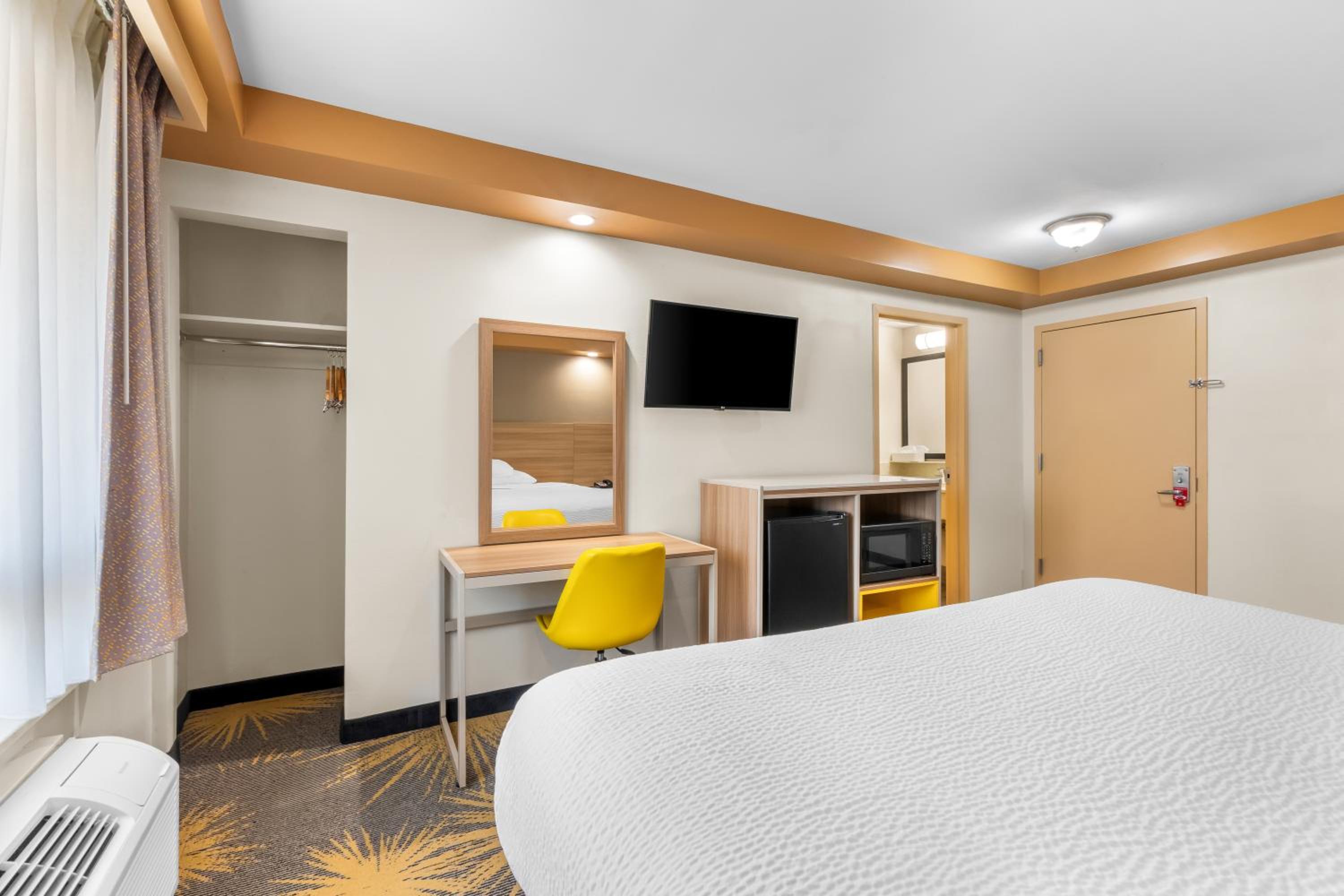 Deluxe King Room - Photo 6