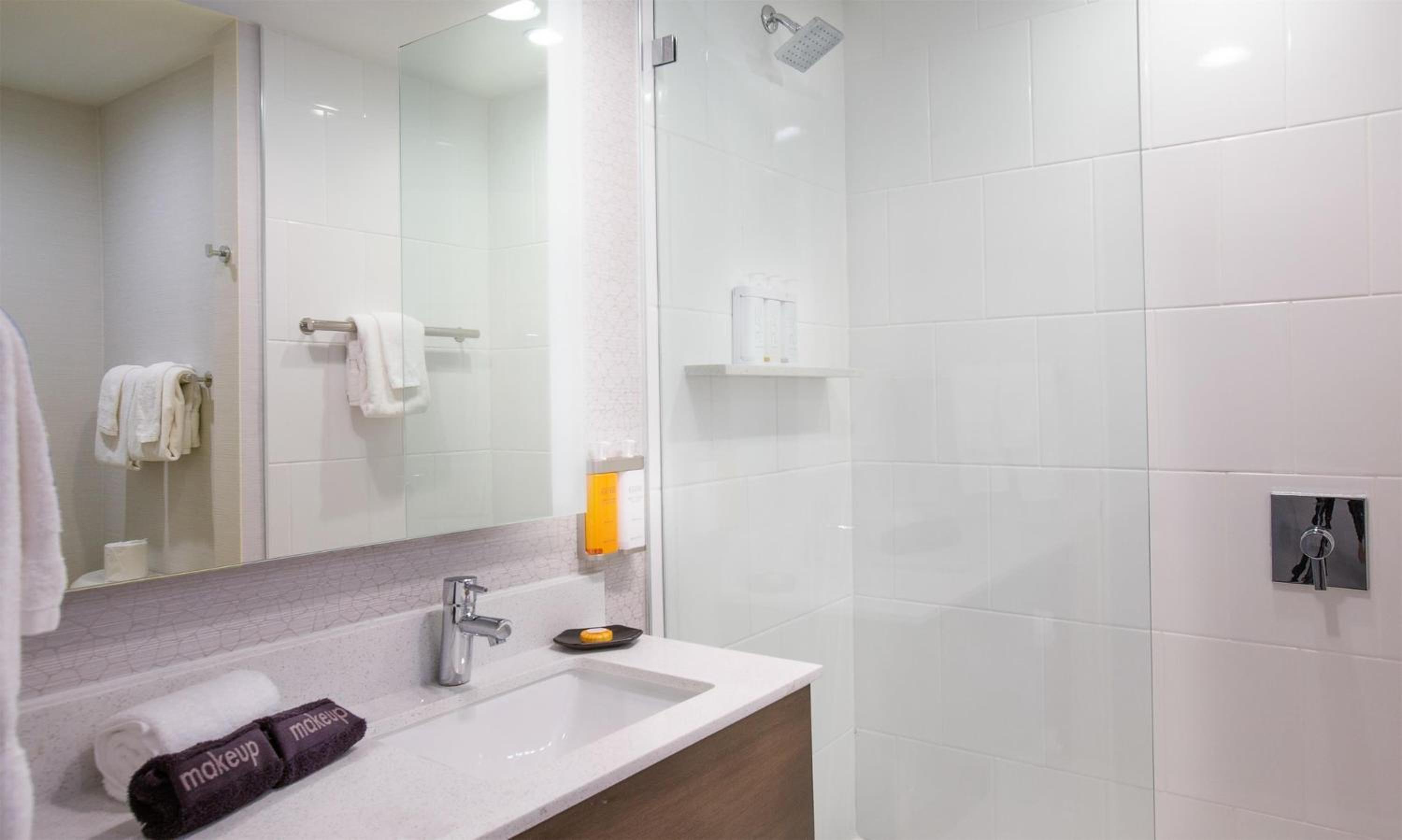 Three-Bedroom Suite - Photo 6