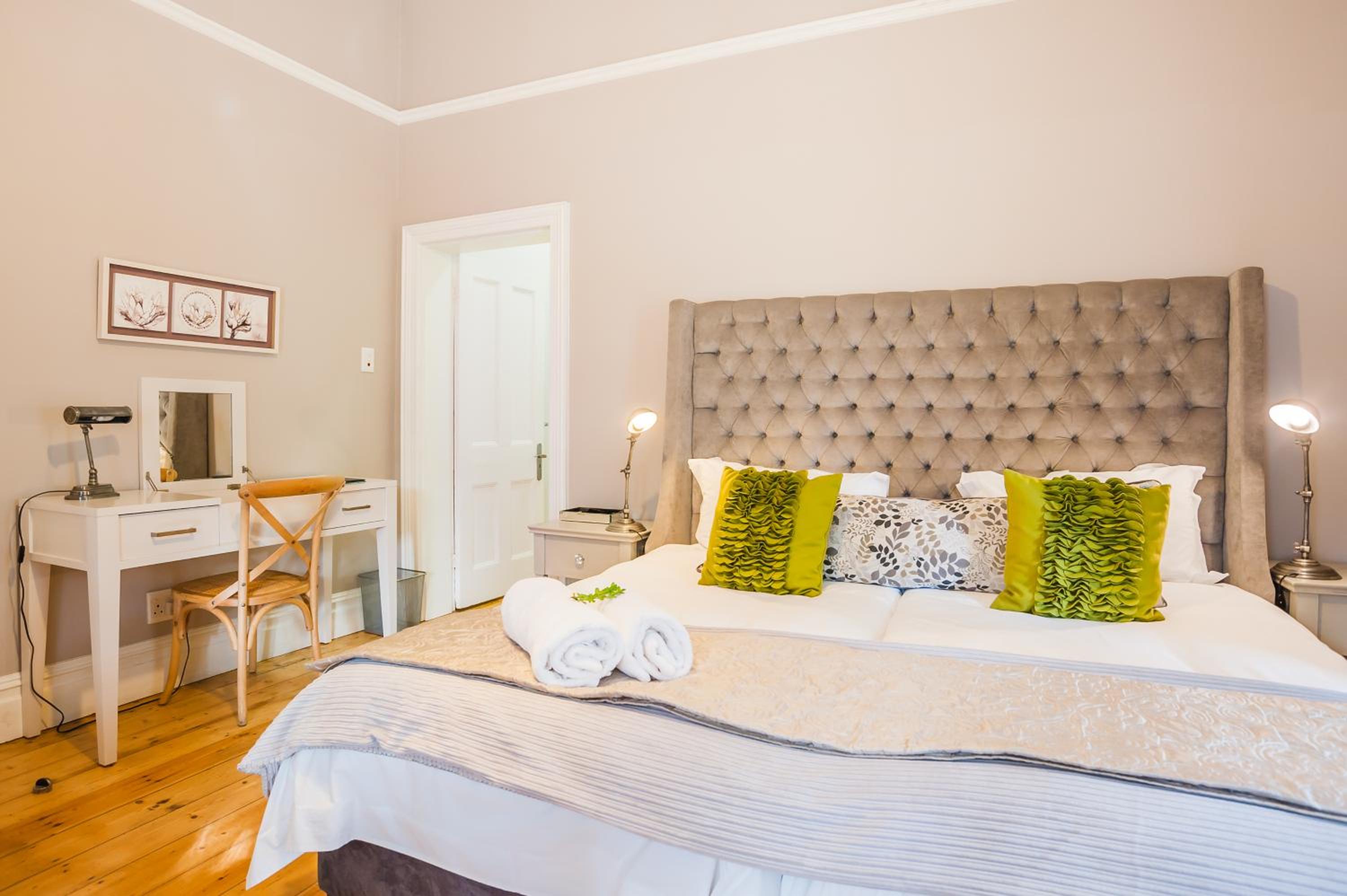 Studio Apartment - Photo 2