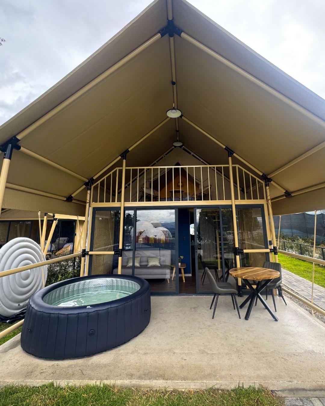Deluxe Tent photo 3