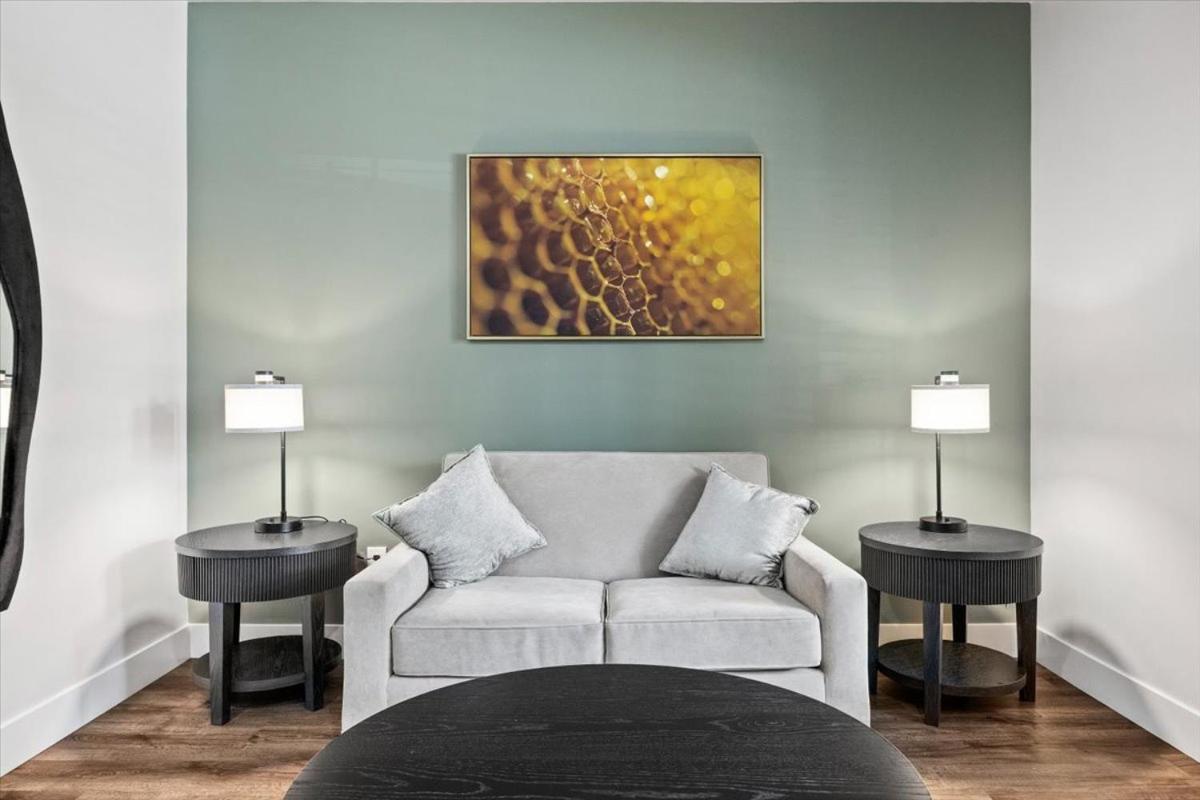 King Suite - Non Smoking/Pet Friendly - Photo 4