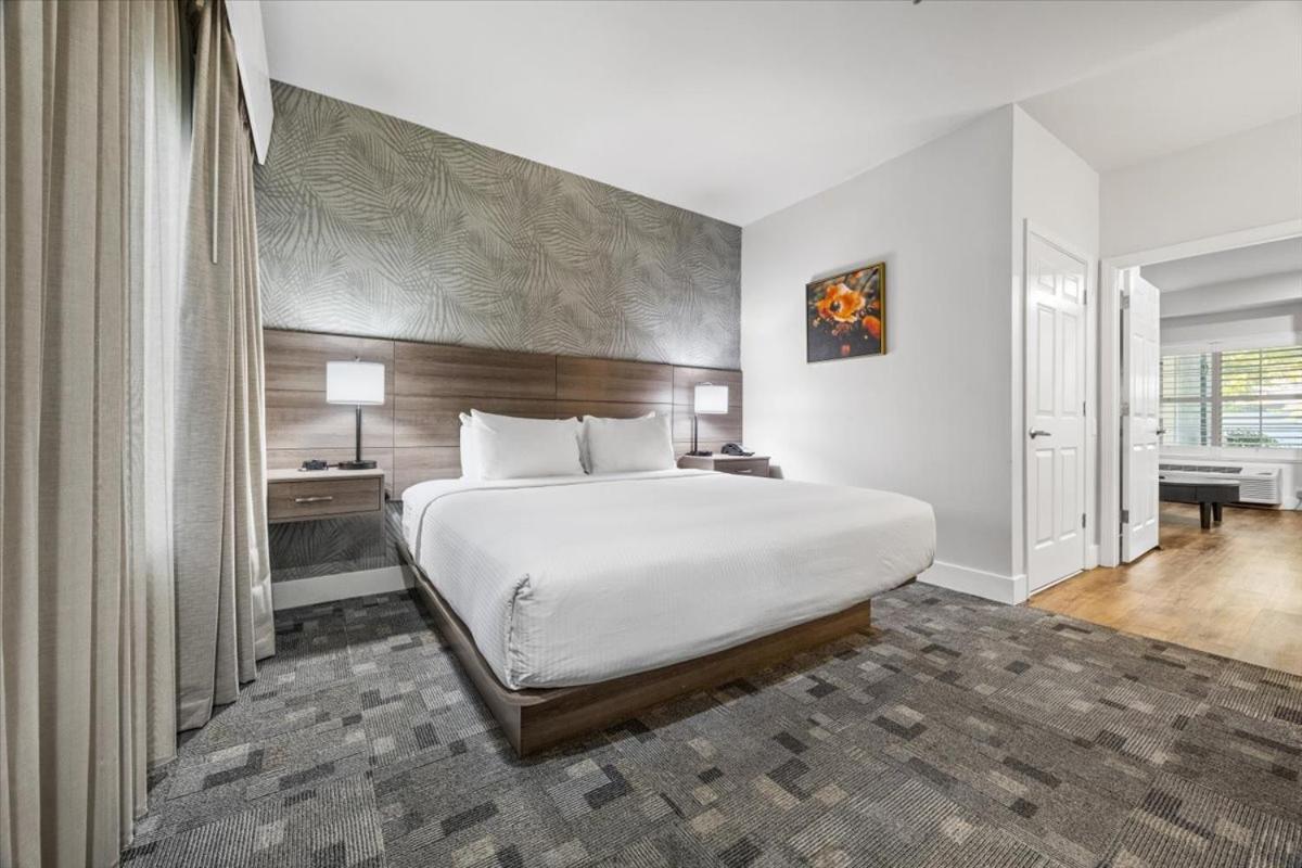 King Suite - Non Smoking/Pet Friendly - Photo 11