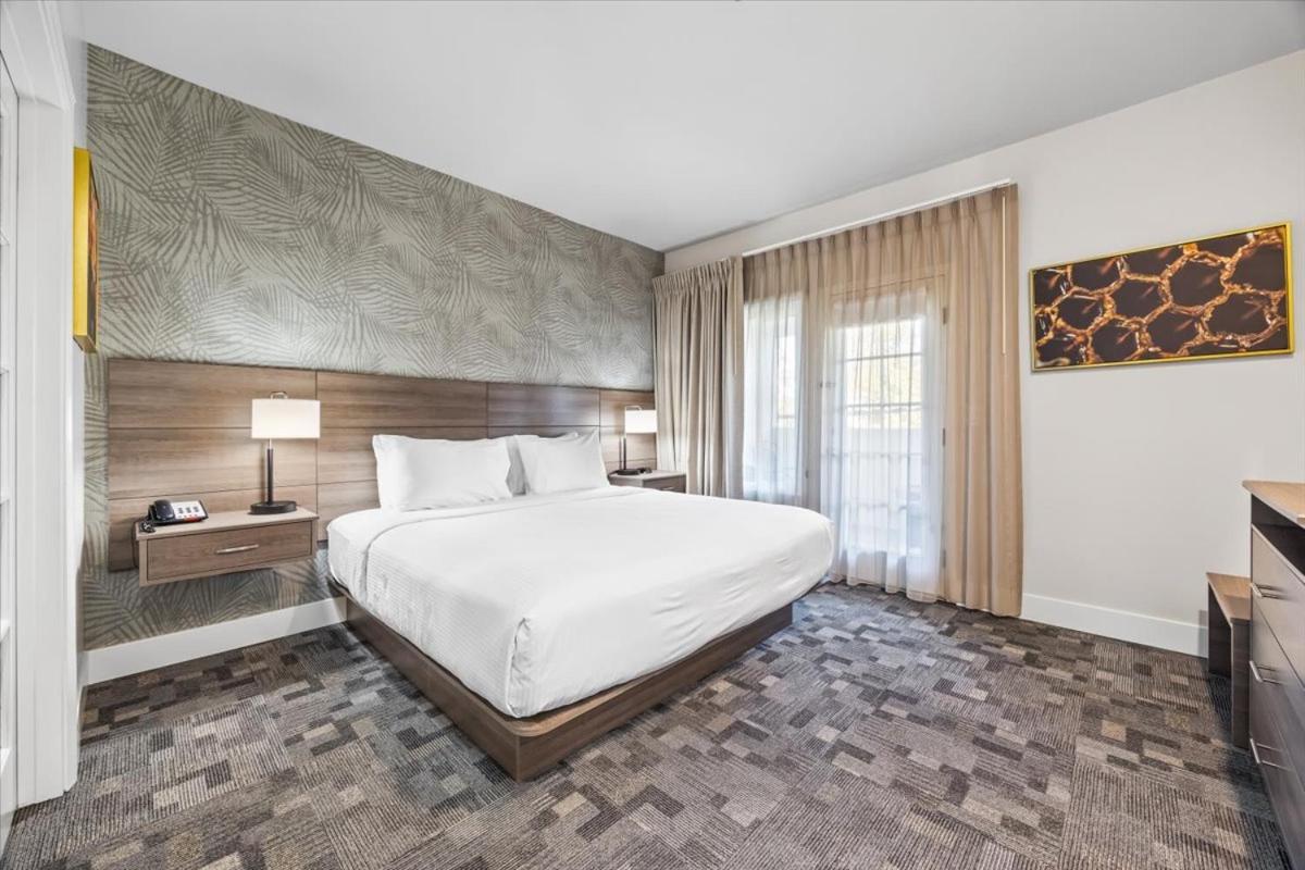 King Suite - Non Smoking/Pet Friendly - Photo 13