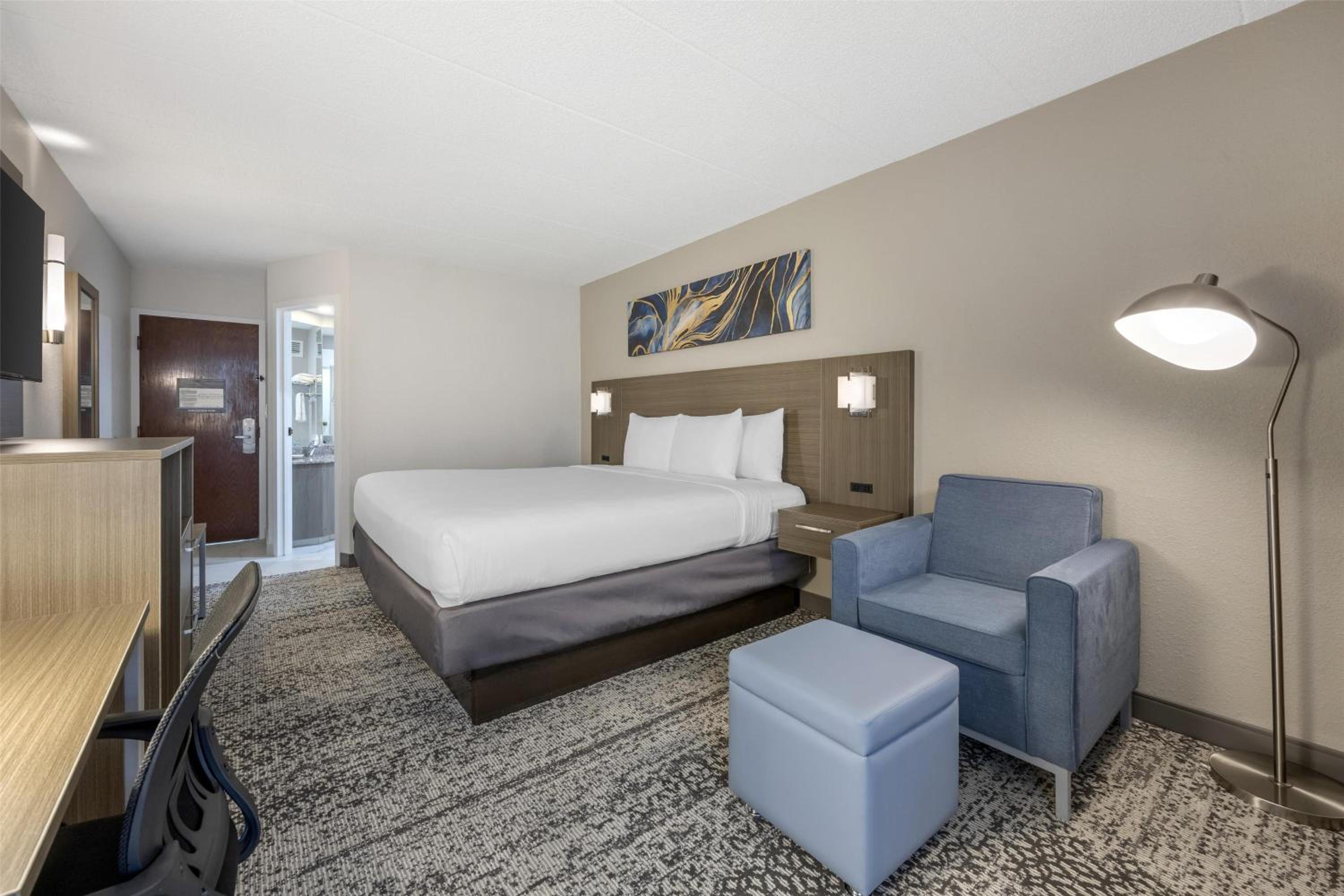 King Room - Non-Smoking - Photo 4