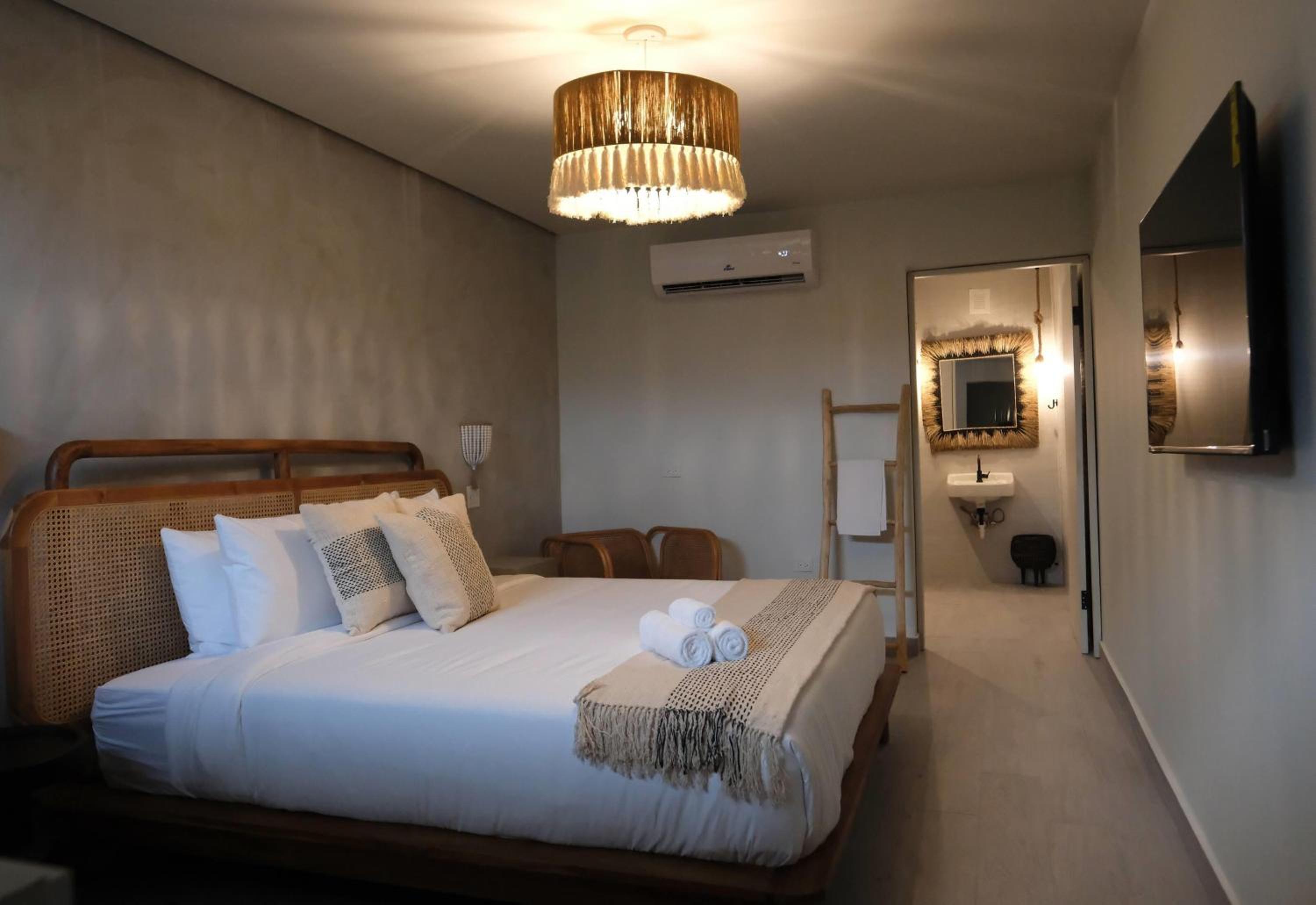 King Junior Suite - Non-Smoking