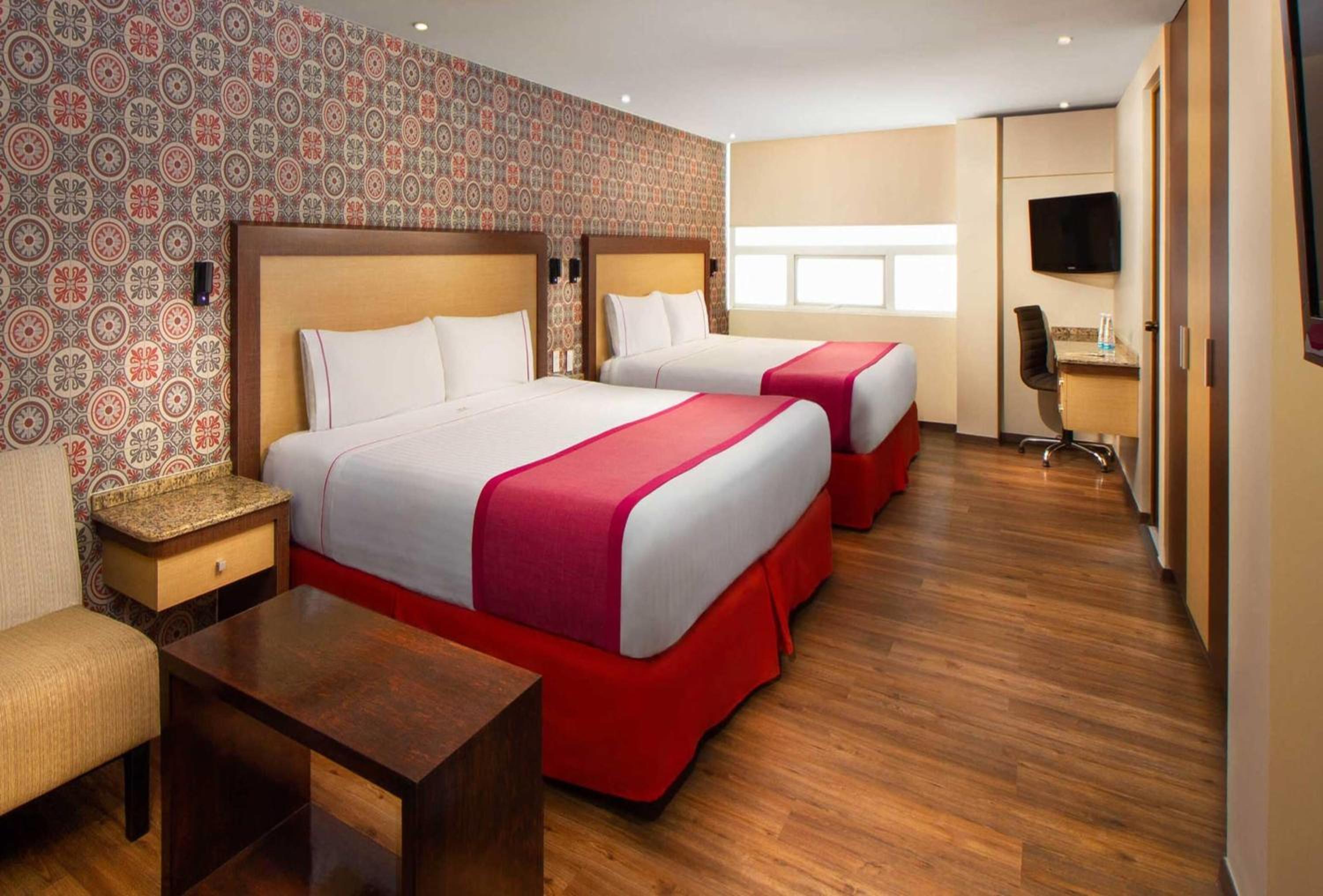 Suite with Two King Beds - Non-Smoking - Photo 4