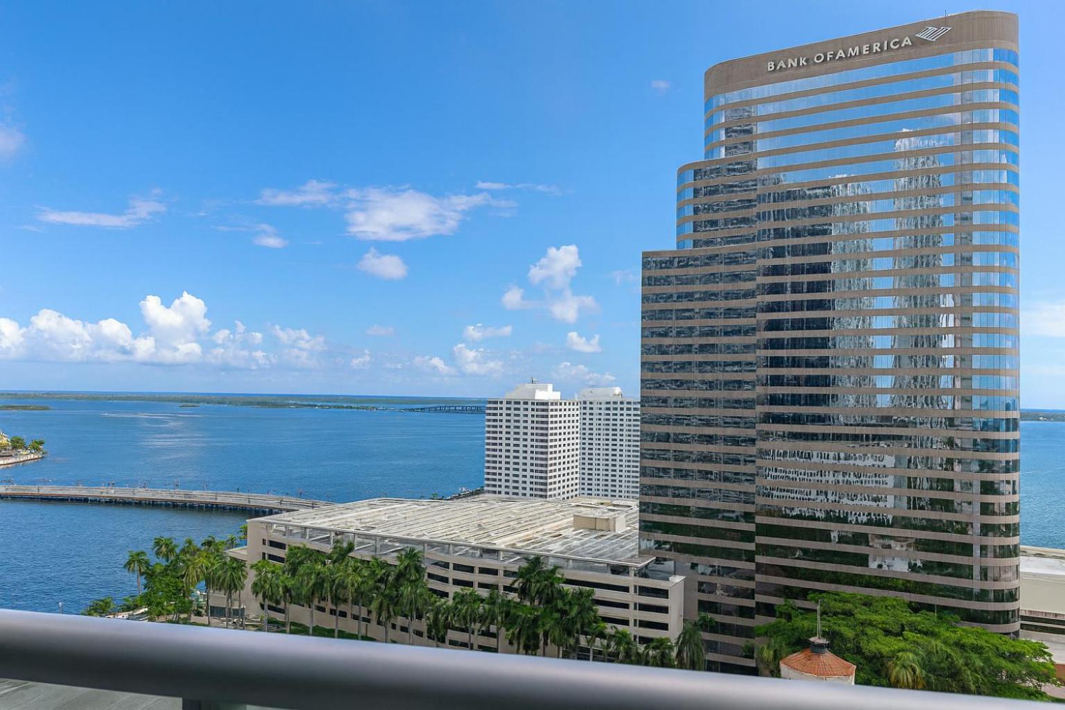 Two-Bedroom Apartment with Lake View photo 2
