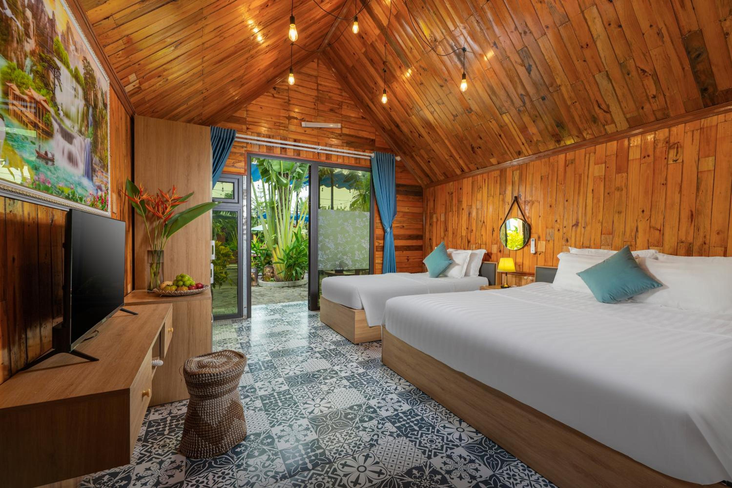 Twin Room with Pool View photo 2