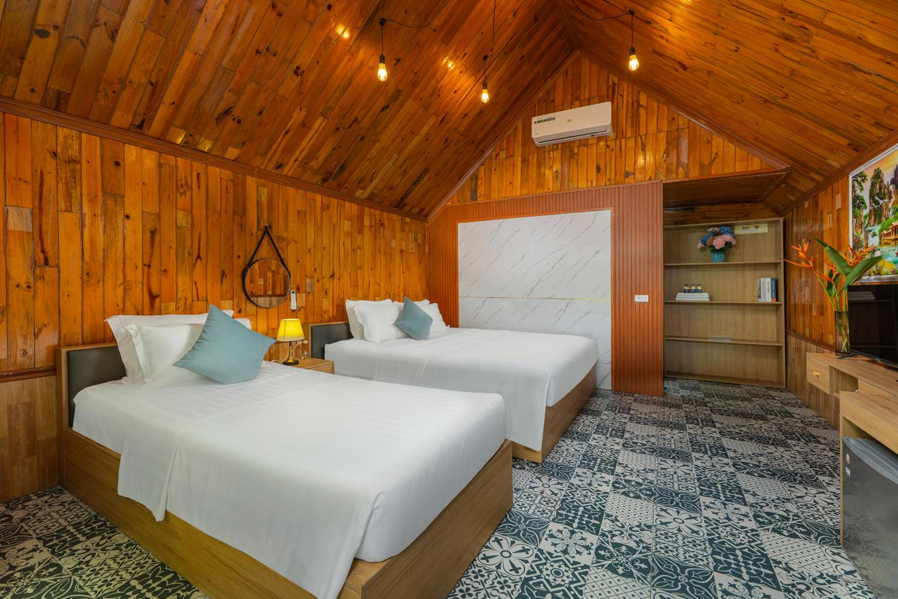 Twin Room with Pool View photo 3