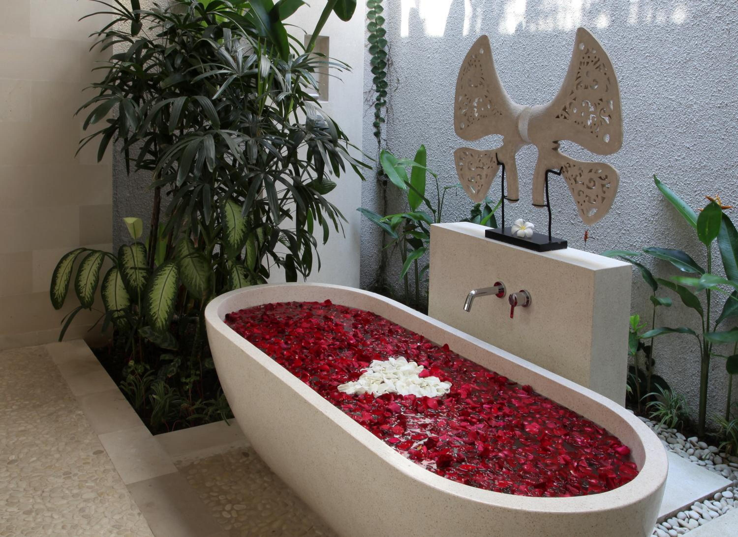 Four-Bedroom Villa with Private Pool and Fully Equipped Kitchenette - Photo 12