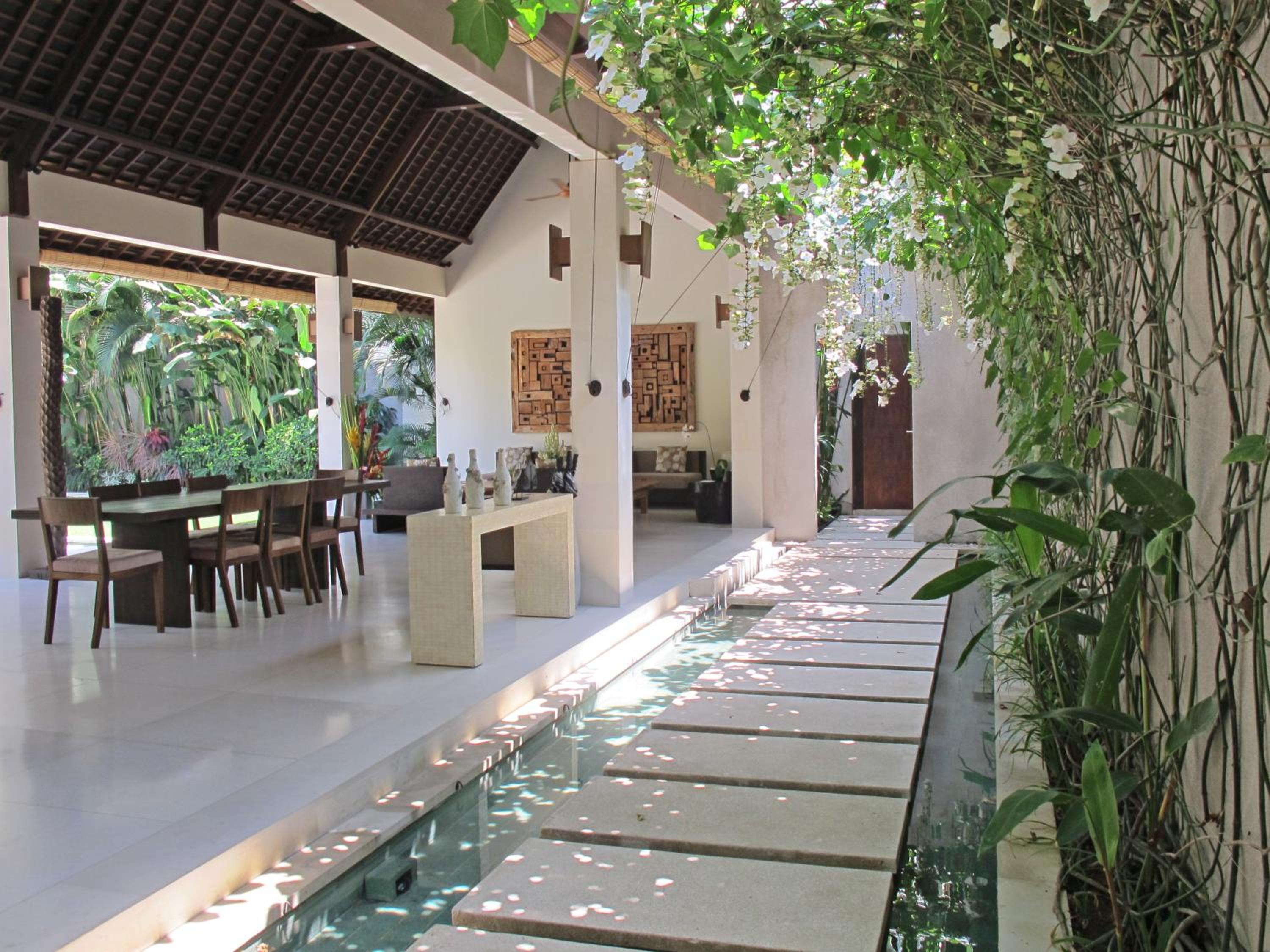 Four-Bedroom Villa with Private Pool and Fully Equipped Kitchenette - Photo 29
