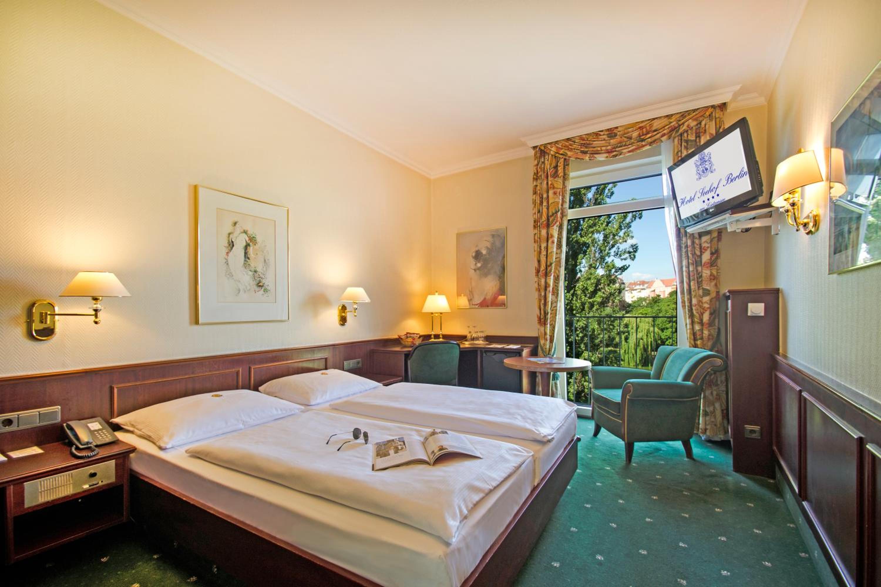 Standard Double Room with Lake View photo 3