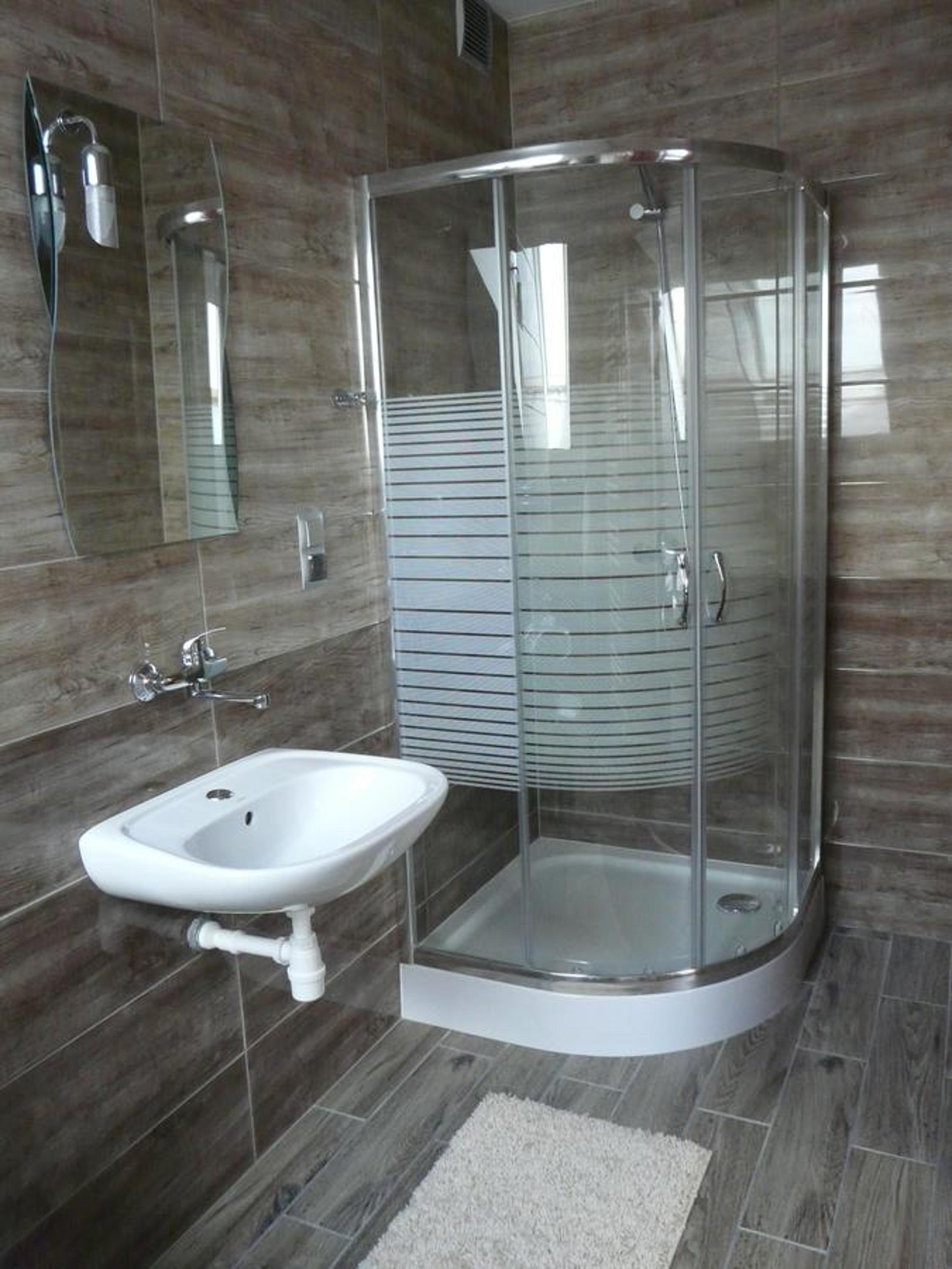 Quadruple Room with Private Bathroom photo 3
