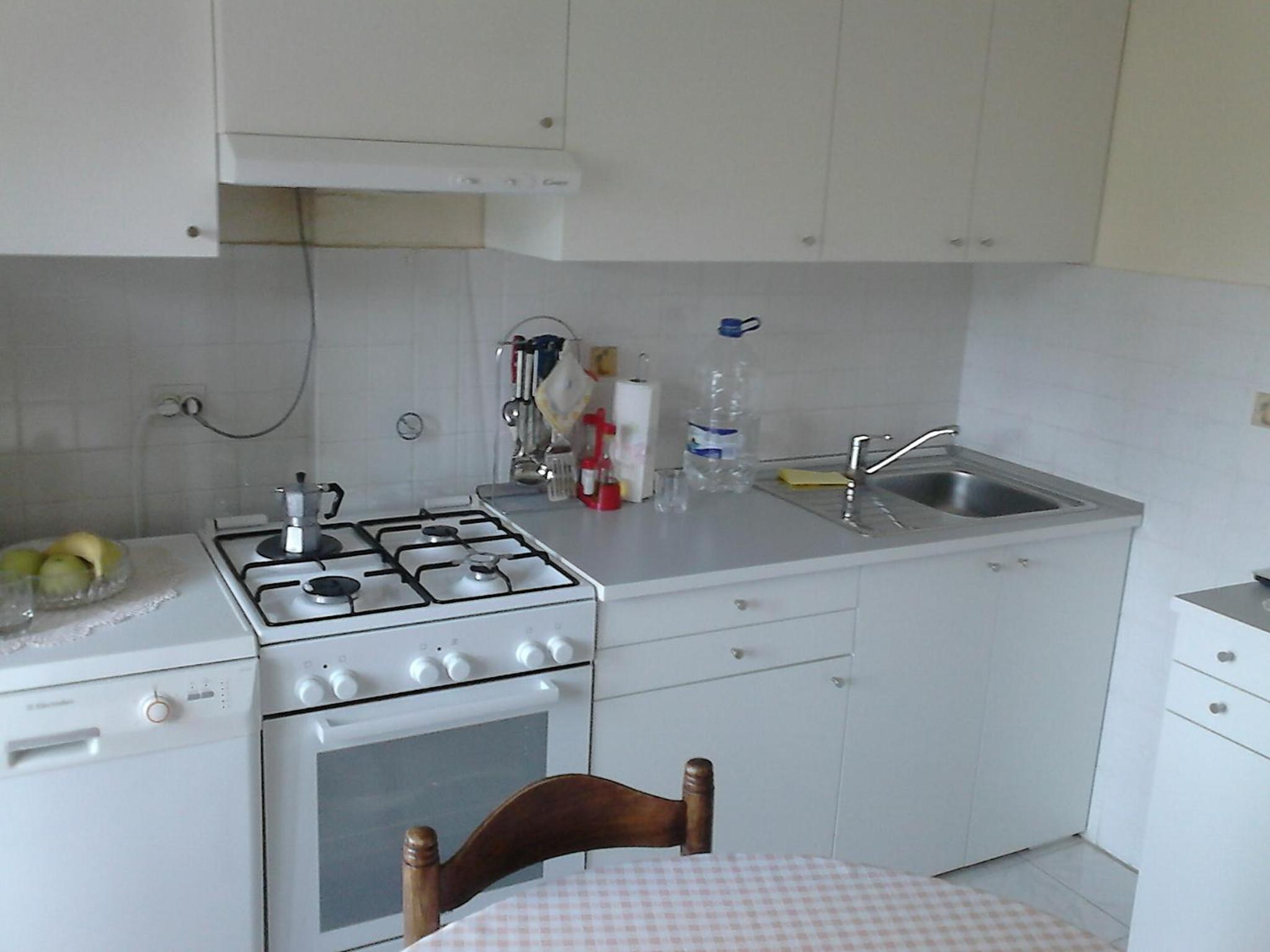 Apartment with Balcony - Photo 4