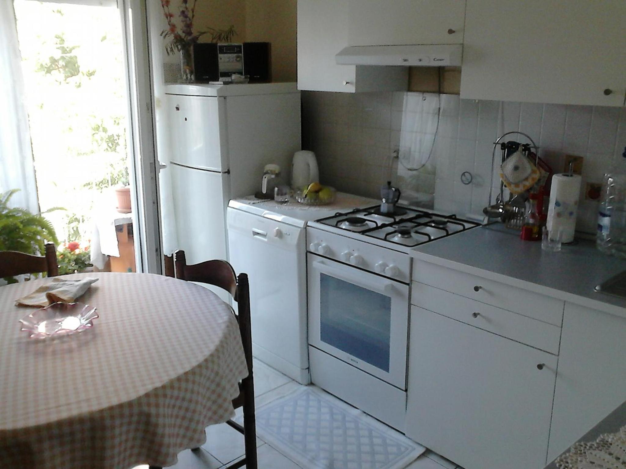Apartment with Balcony - Photo 5