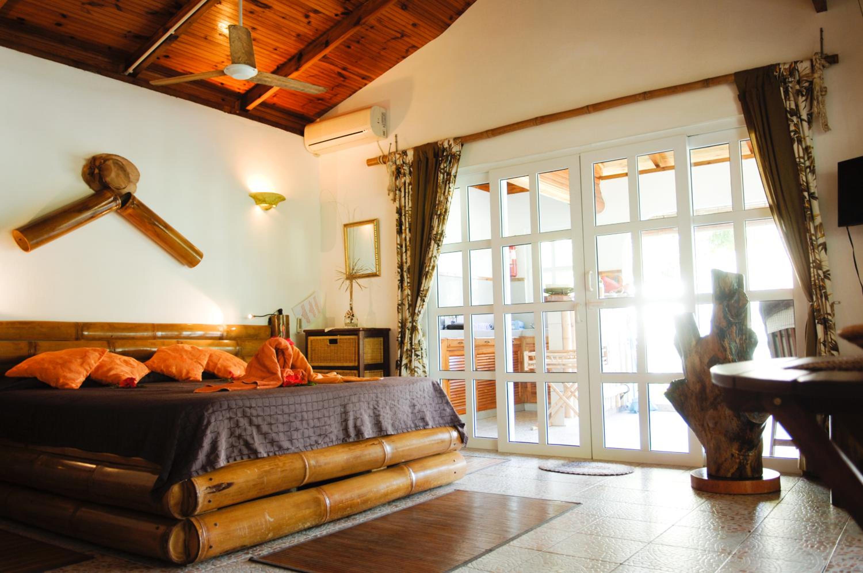 One-Bedroom Apartment with Sea View