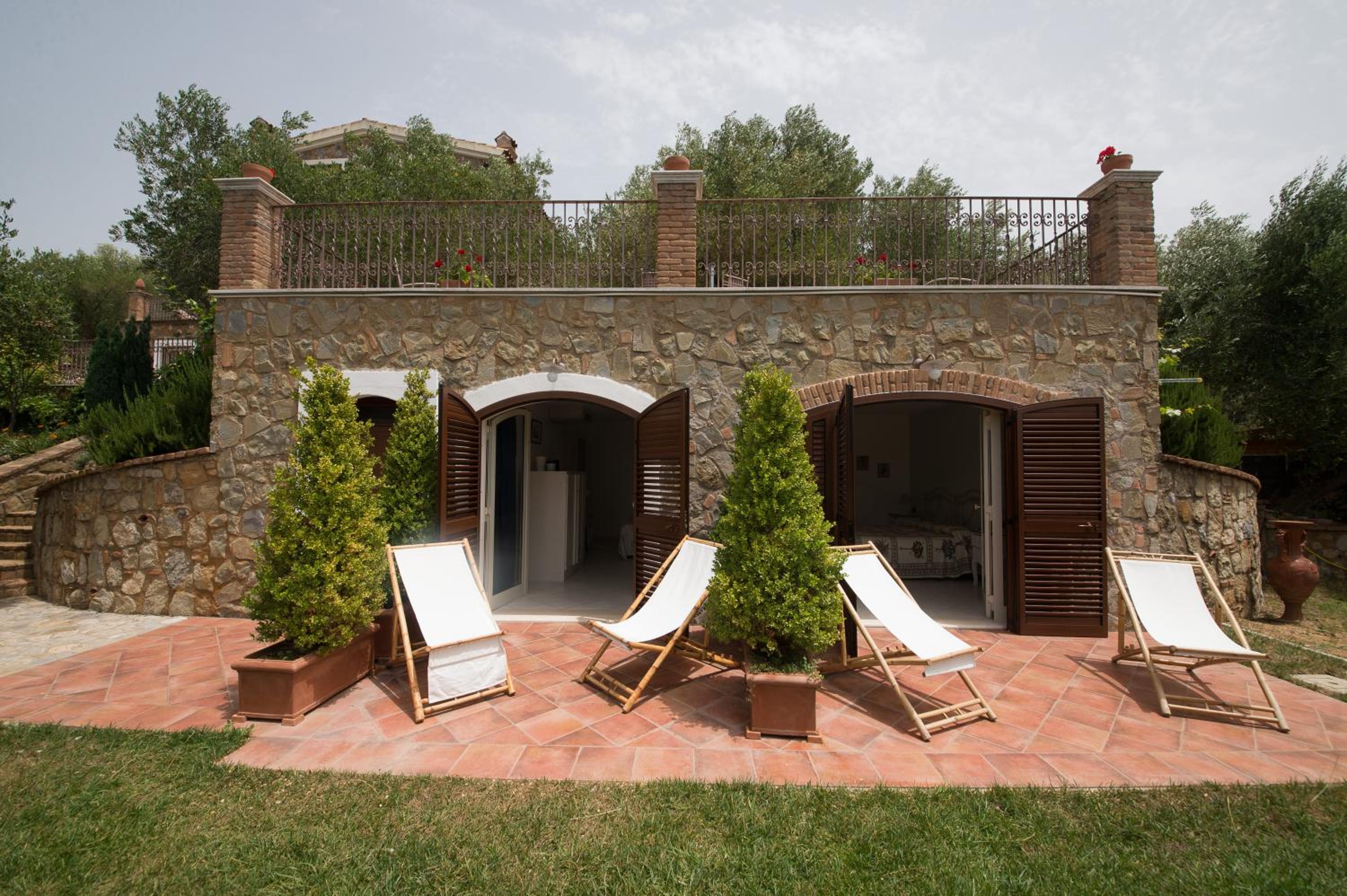 Double or Twin Room with Garden View photo 2
