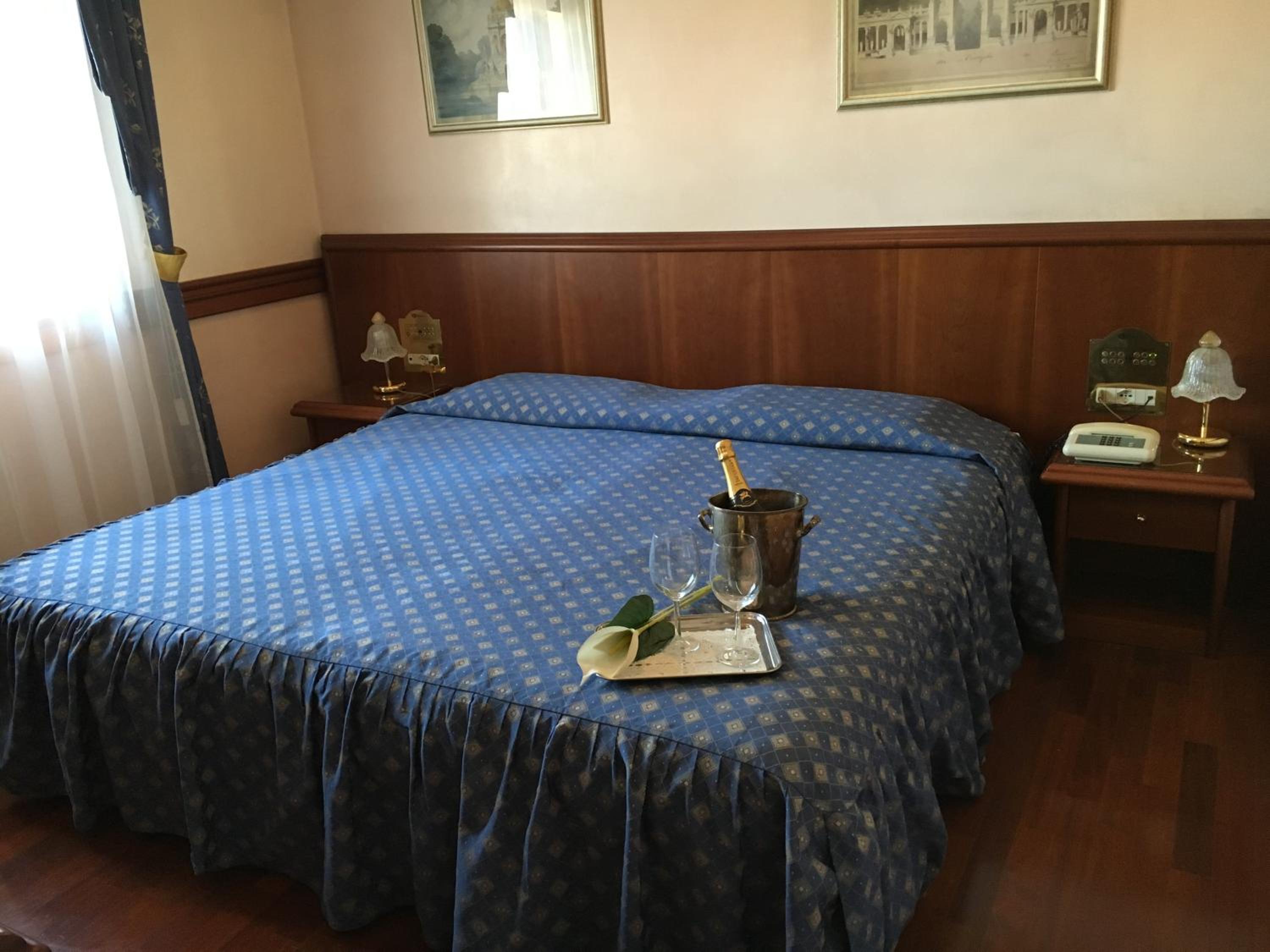 Double Room - Photo 14