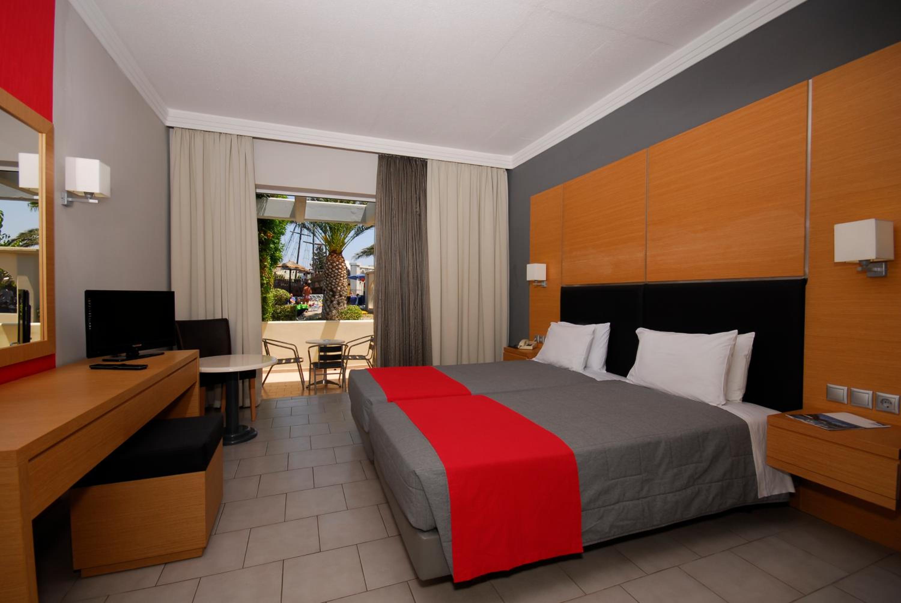 Double Or Twin Room With Sea View (2 Adults + 1 Child)