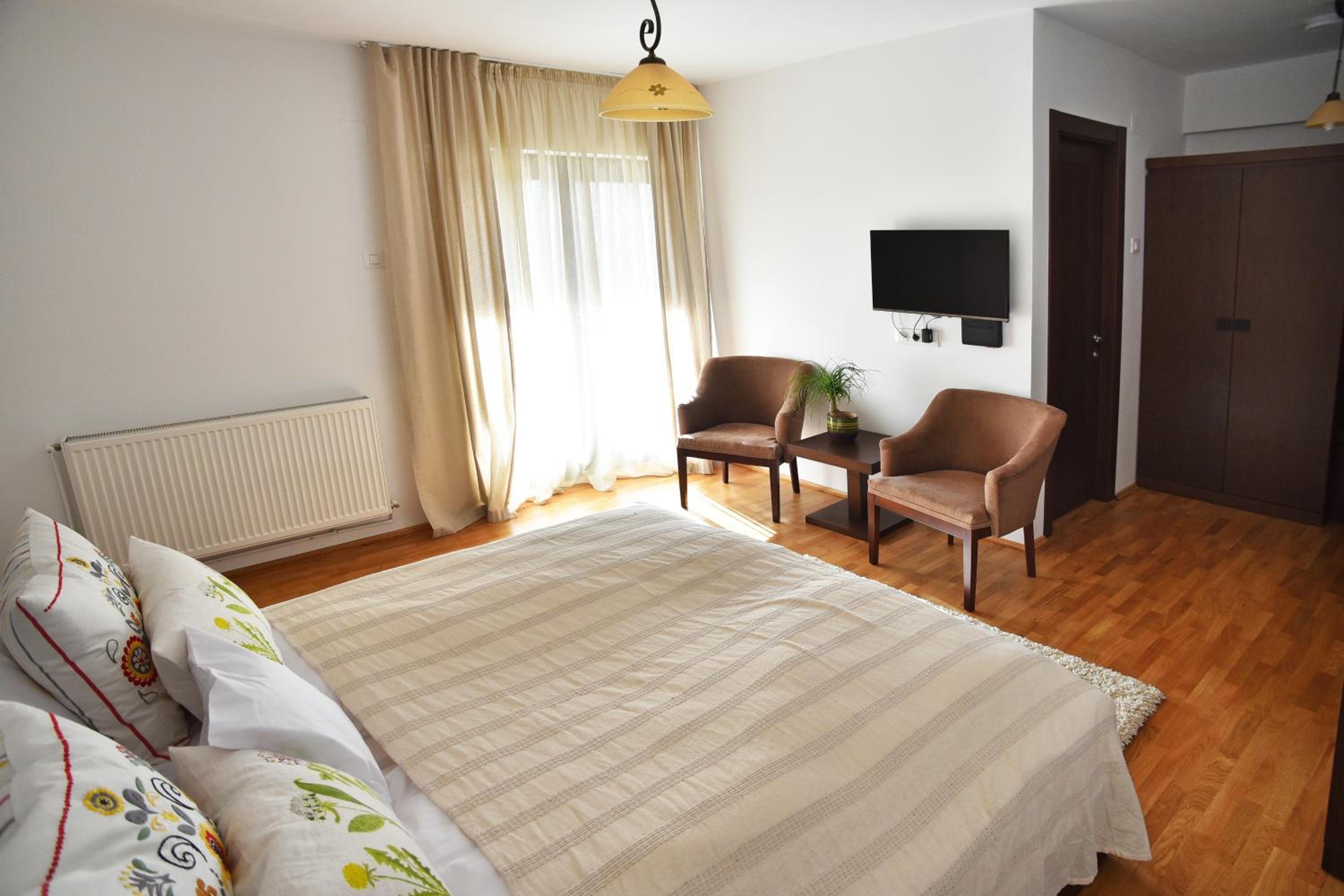 Superior Double or Twin Room - Photo 15