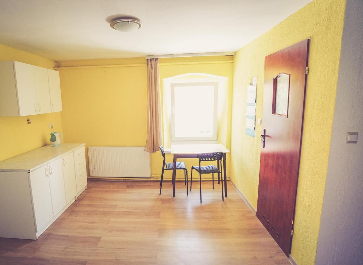 Standard Twin Room with Shared Bathroom photo 2