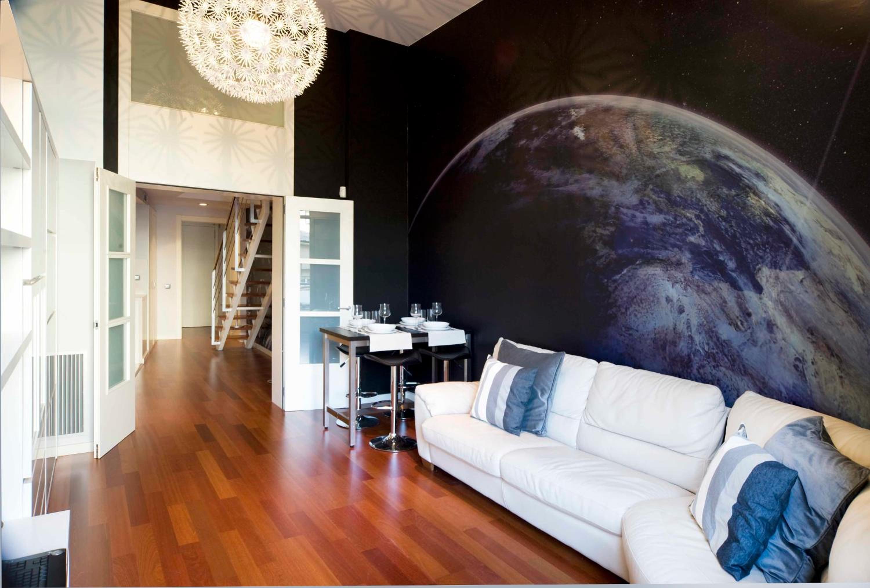 Three-Bedroom Apartment with Balcony photo 2