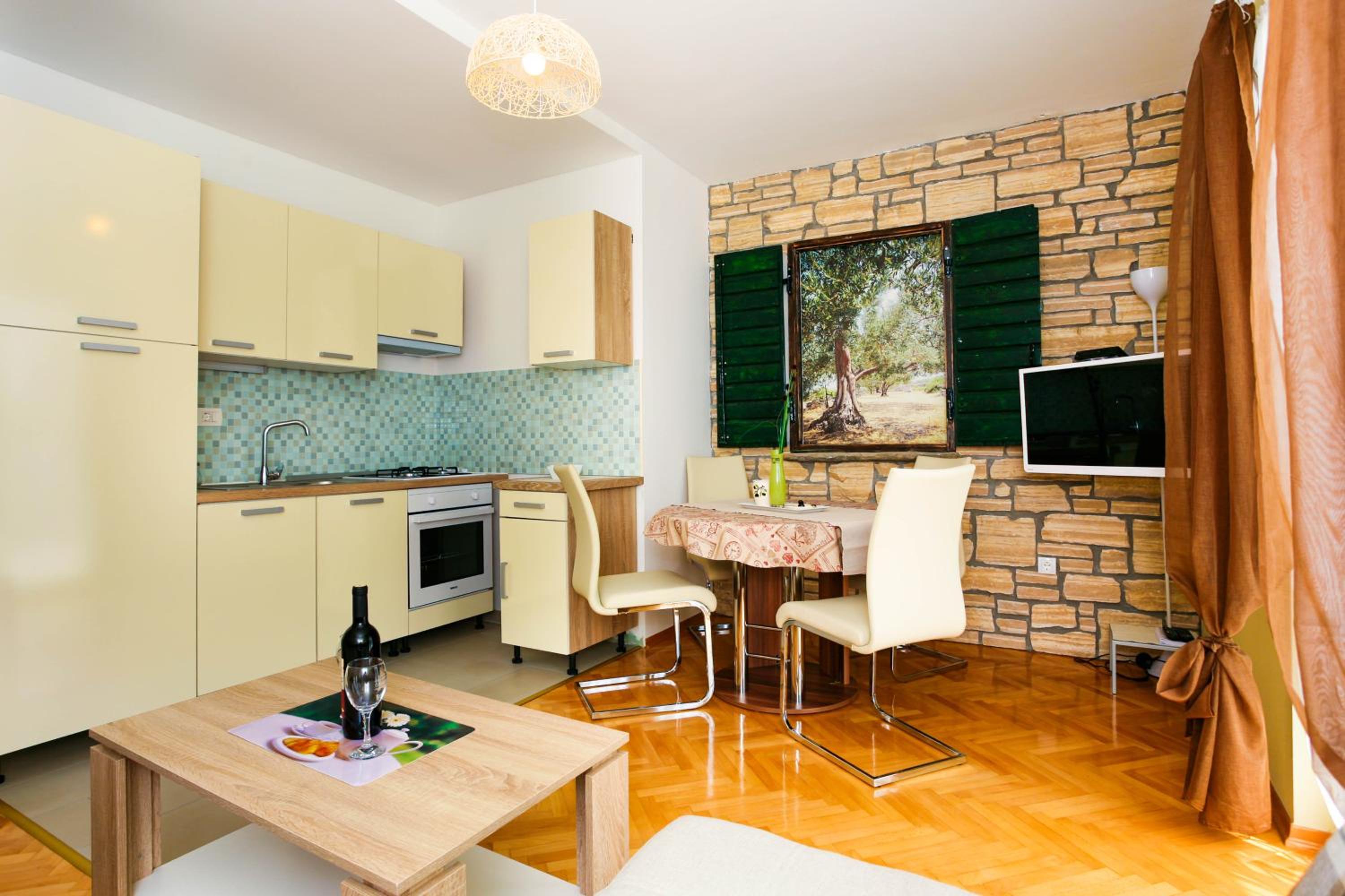 Apartment with Sea View - Photo 6