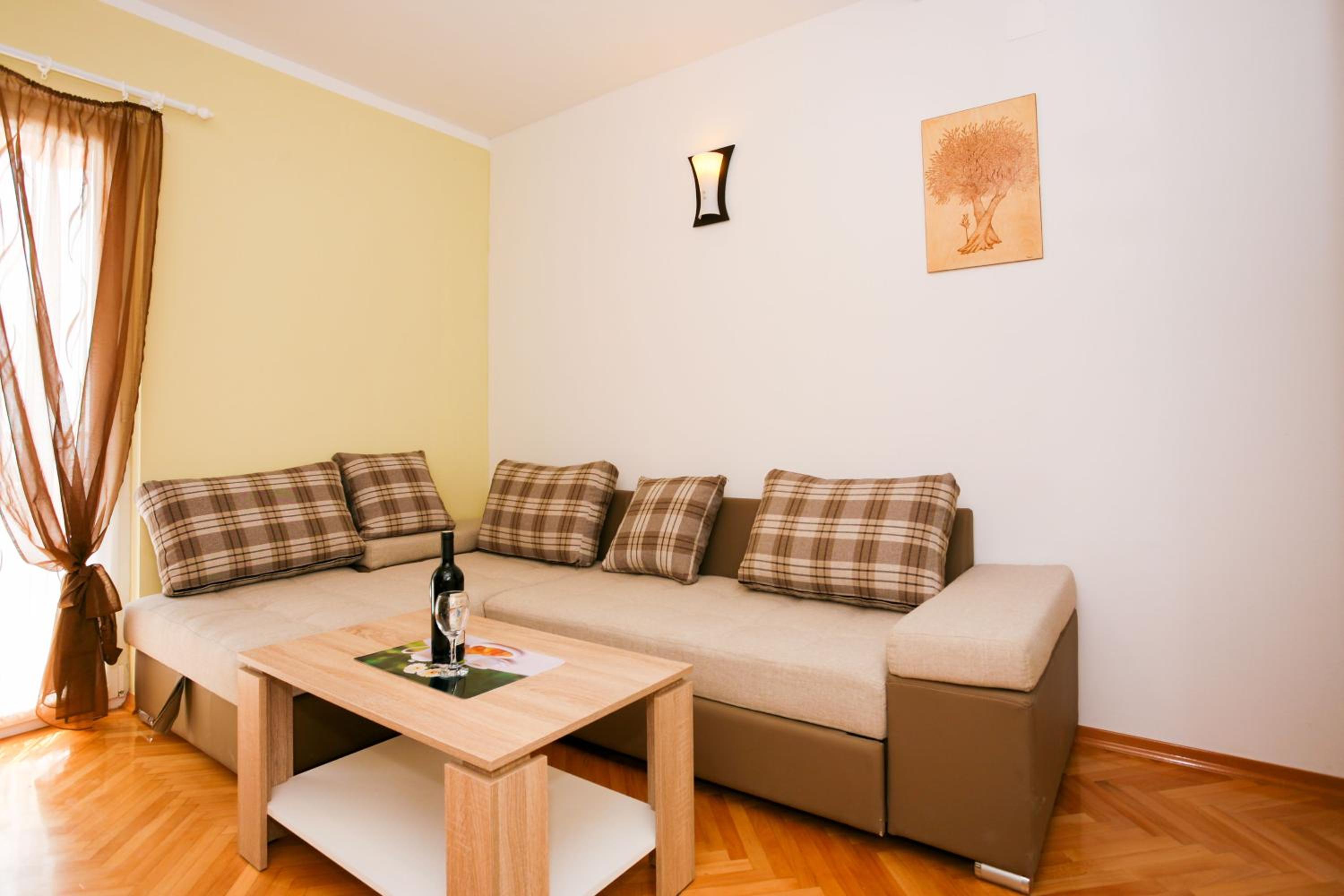 Apartment with Sea View - Photo 8