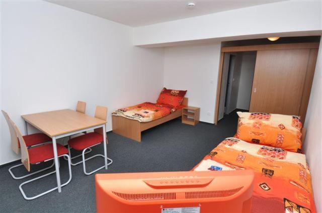 Standard Double or Twin Room - Photo 3