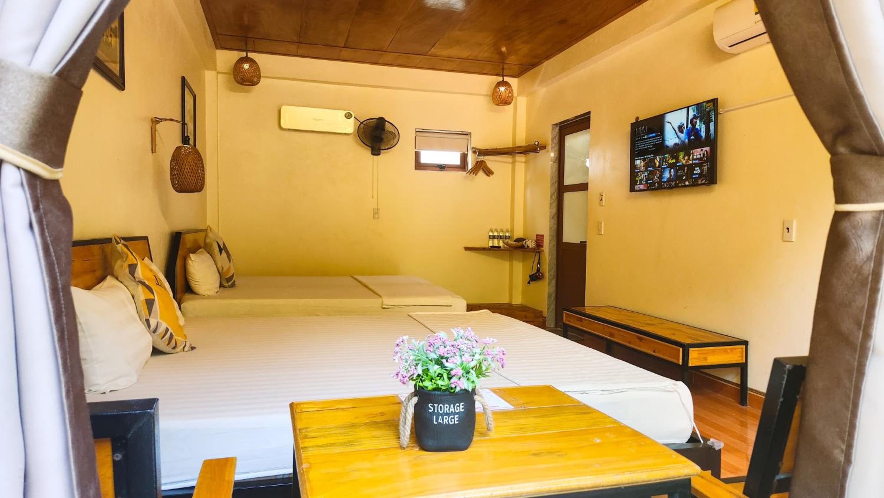Bungalow with Garden View - Photo 1