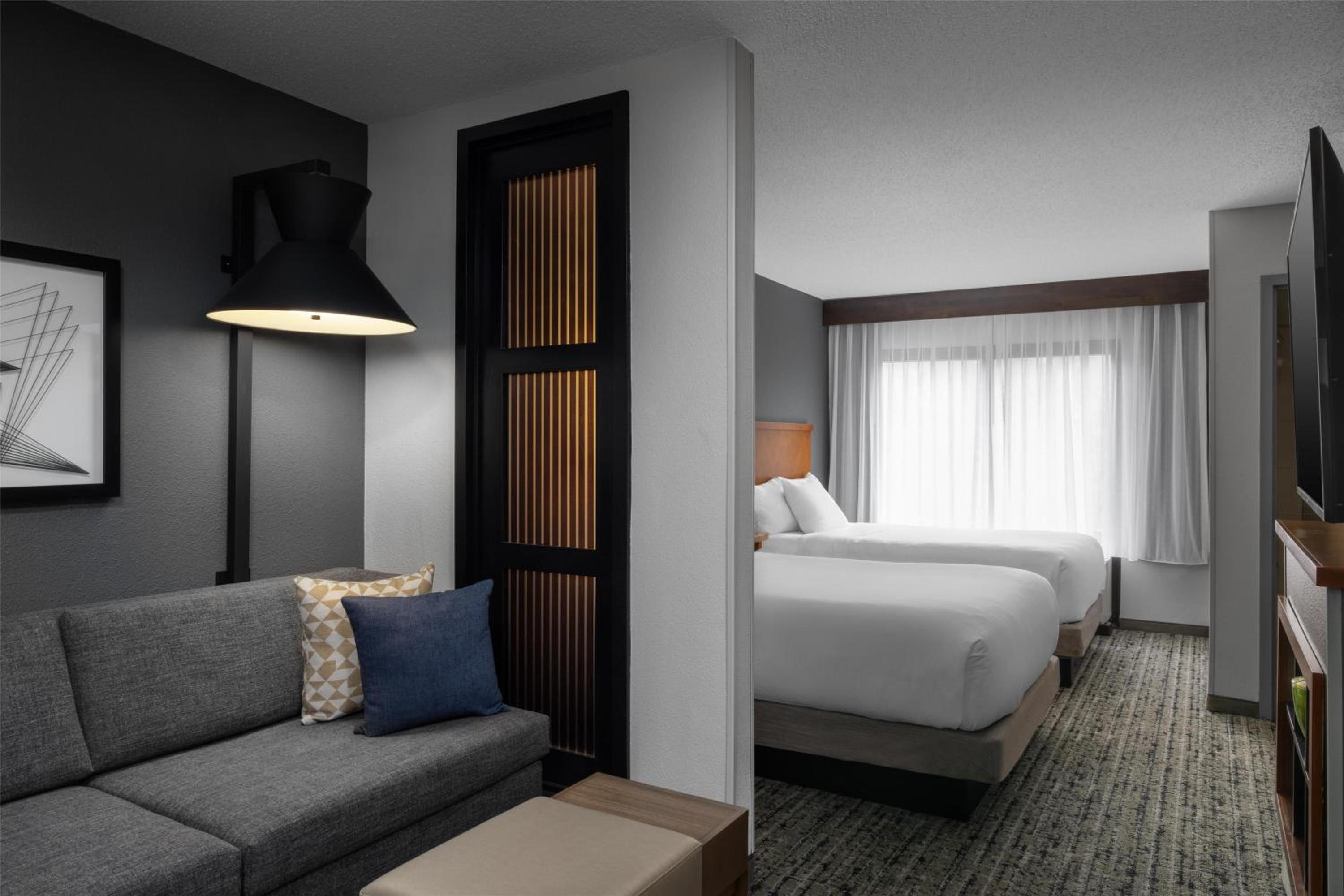 Double Room with Two Double Beds and Sofa Bed - Photo 3