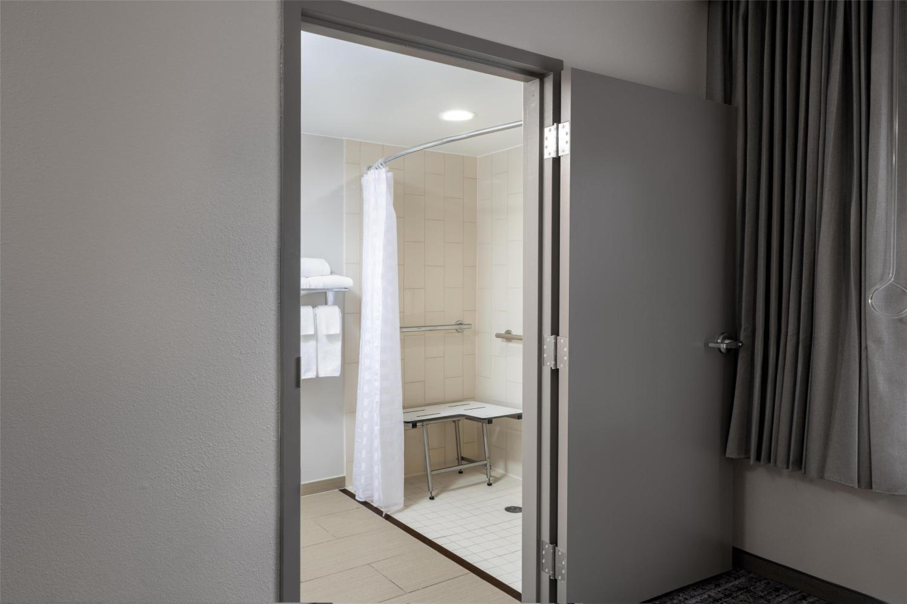 Double Room with Two Double Beds, Sofa Bed and Roll-in Shower - Disability Access - Photo 4