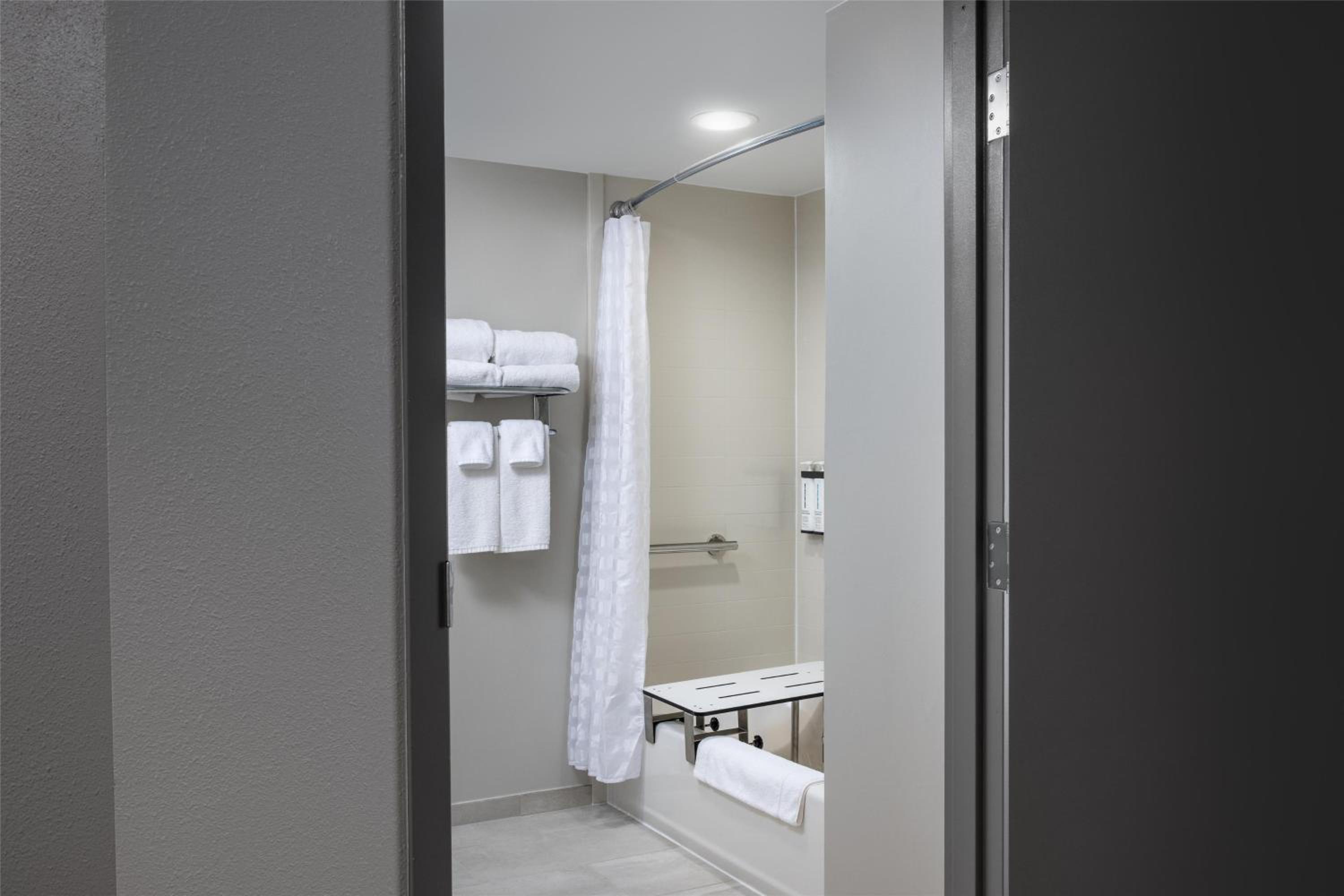 King Room with Sofa Bed and Accessible Tub - Disability Access - Photo 5